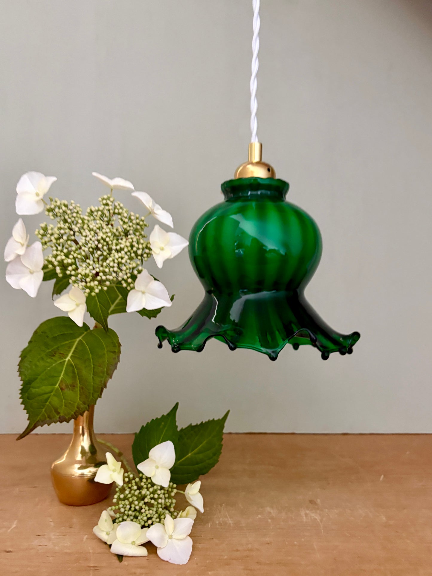 Suspension tulipe vintage en verre vert