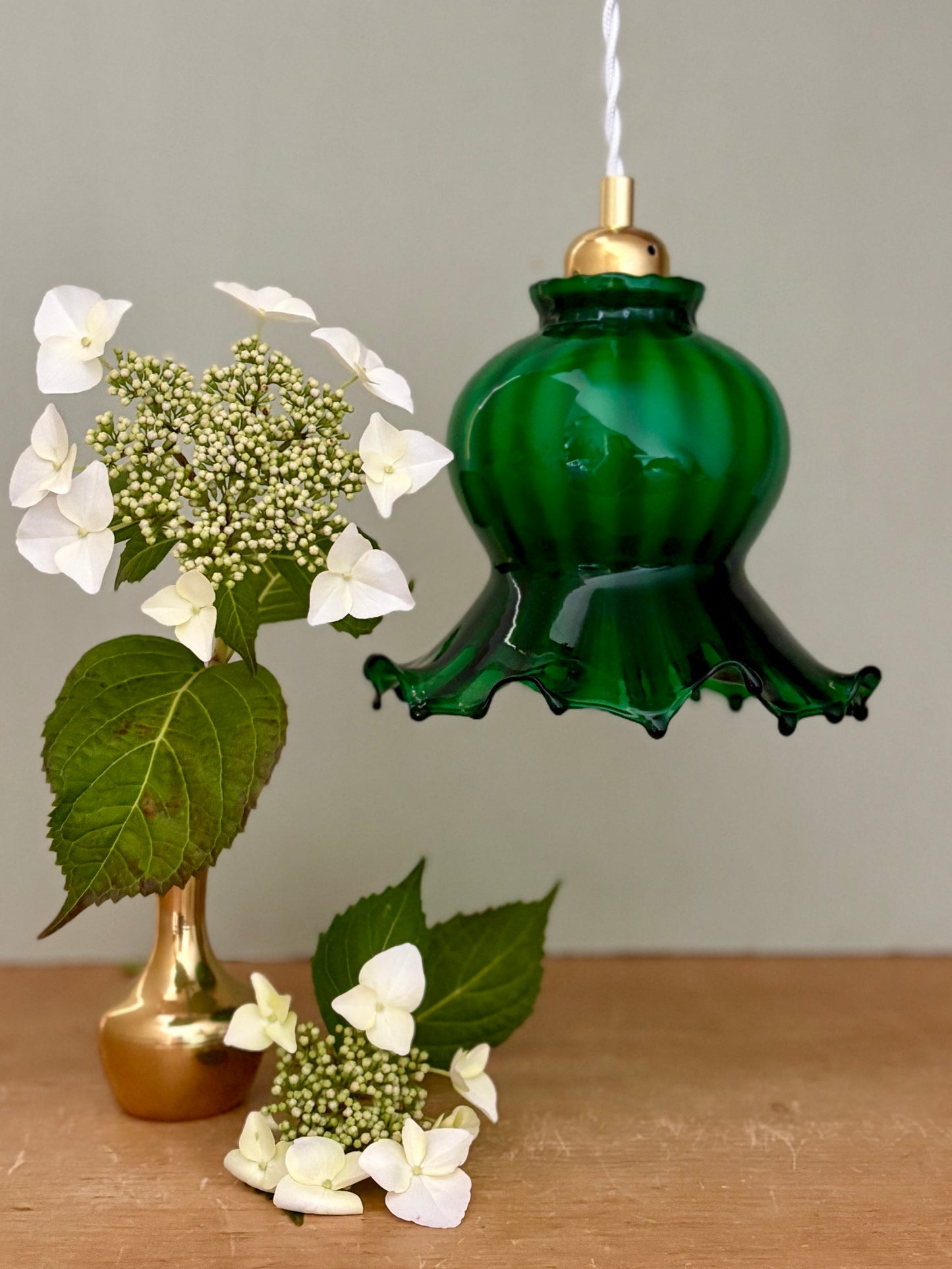 Suspension tulipe vintage en verre vert