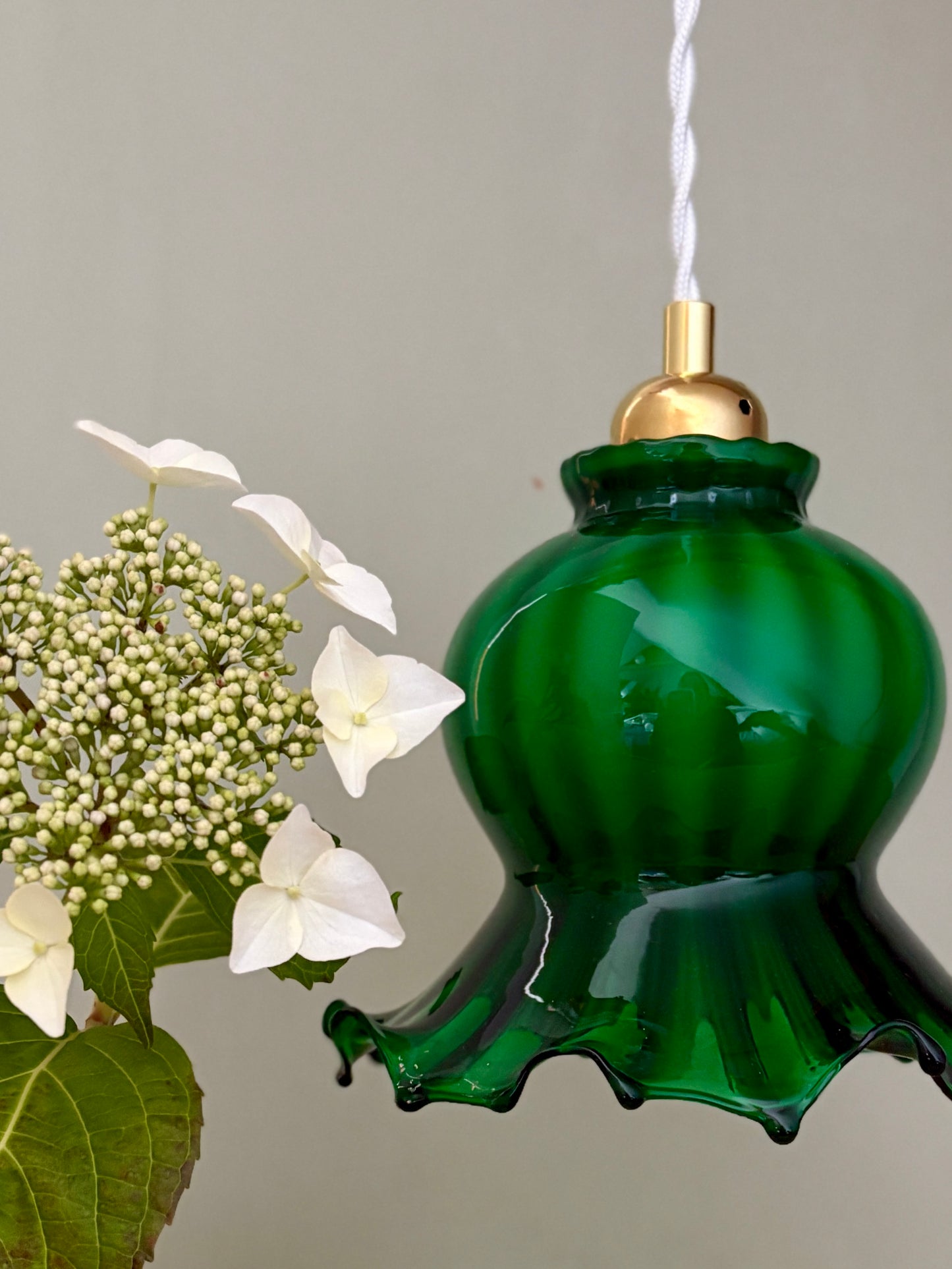 Suspension tulipe vintage en verre vert