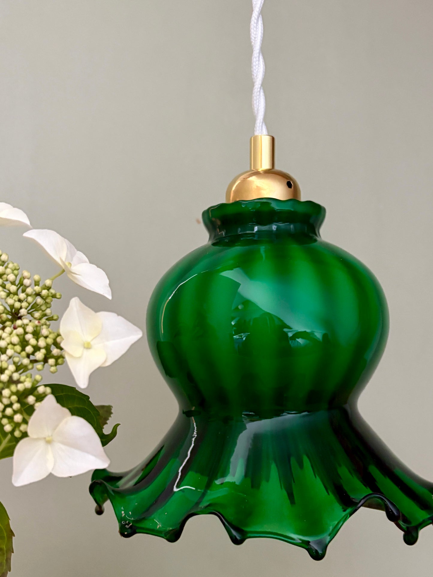 Suspension tulipe vintage en verre vert