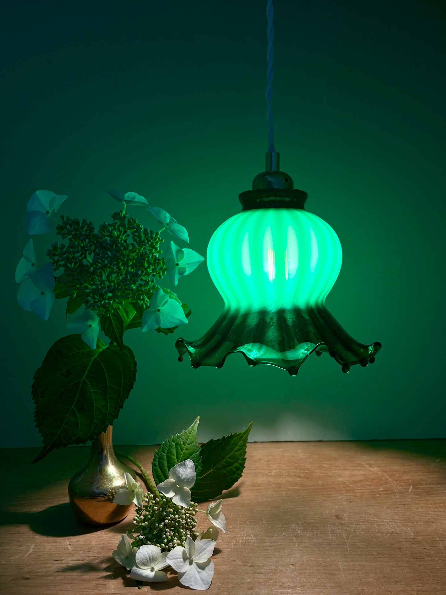 Suspension tulipe vintage en verre vert