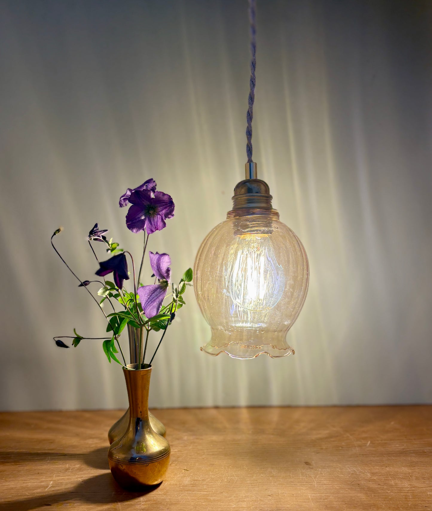 Suspension tulipe vintage en verre ambré