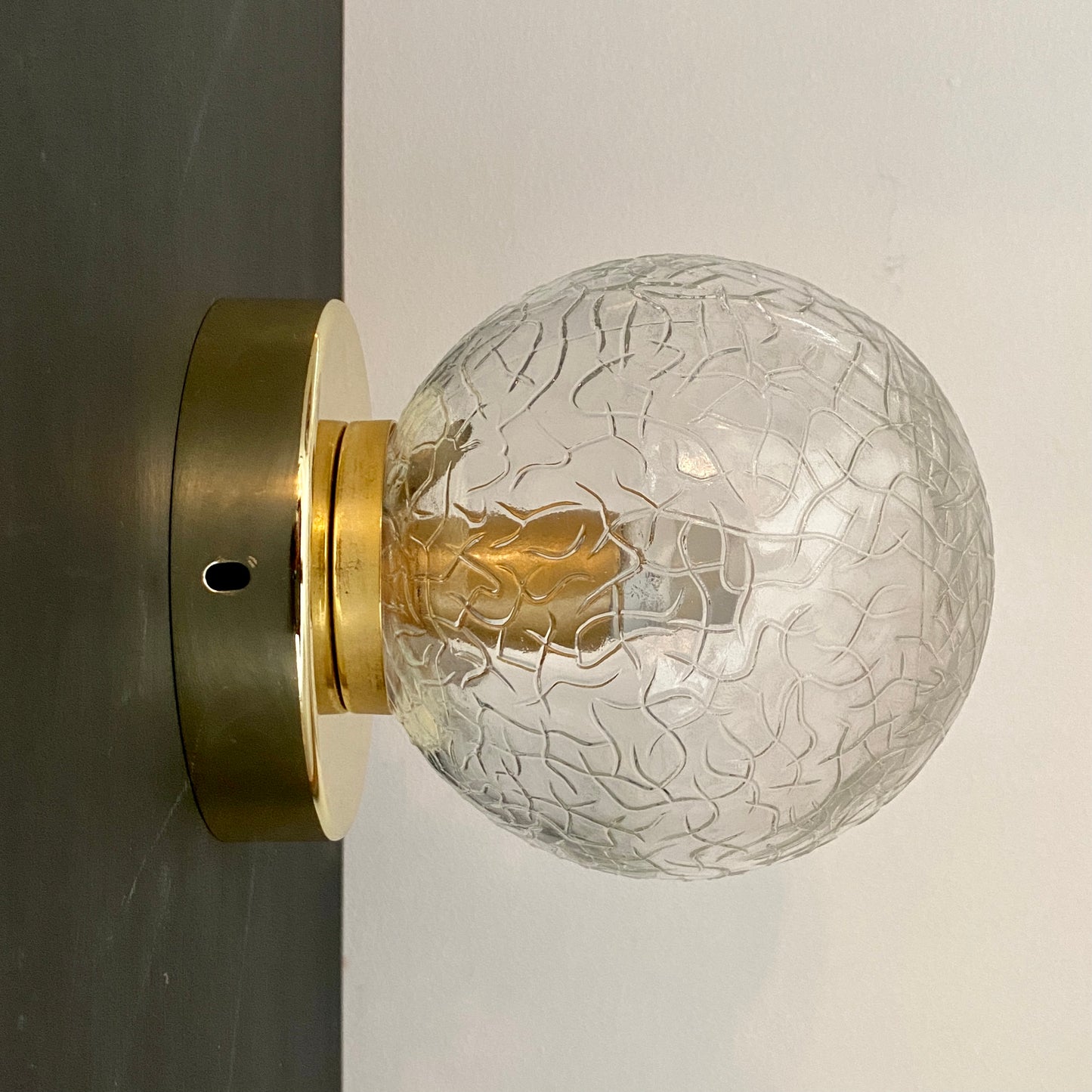 Applique/plafonnier globe vintage en verre nervuré