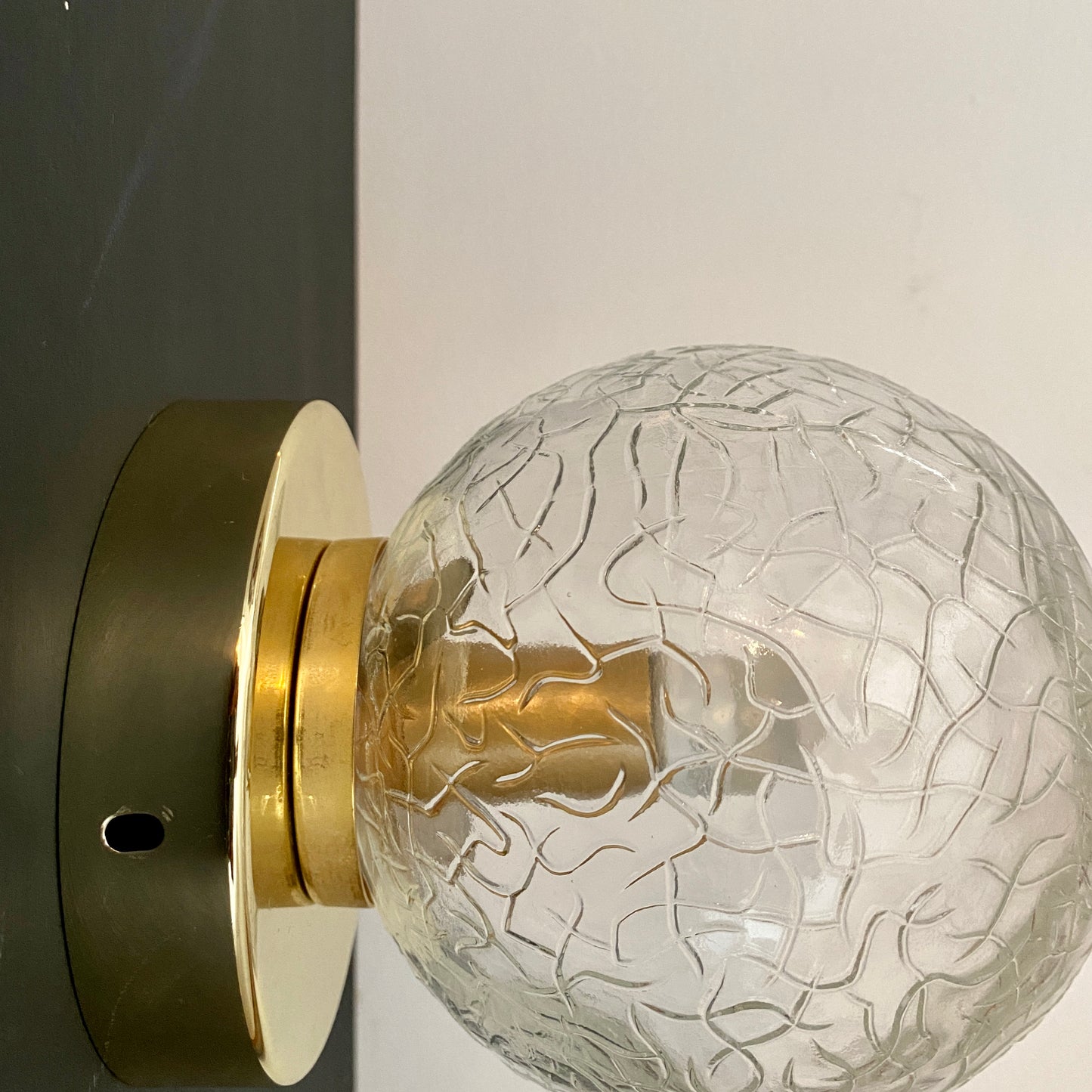 Applique/plafonnier globe vintage en verre nervuré