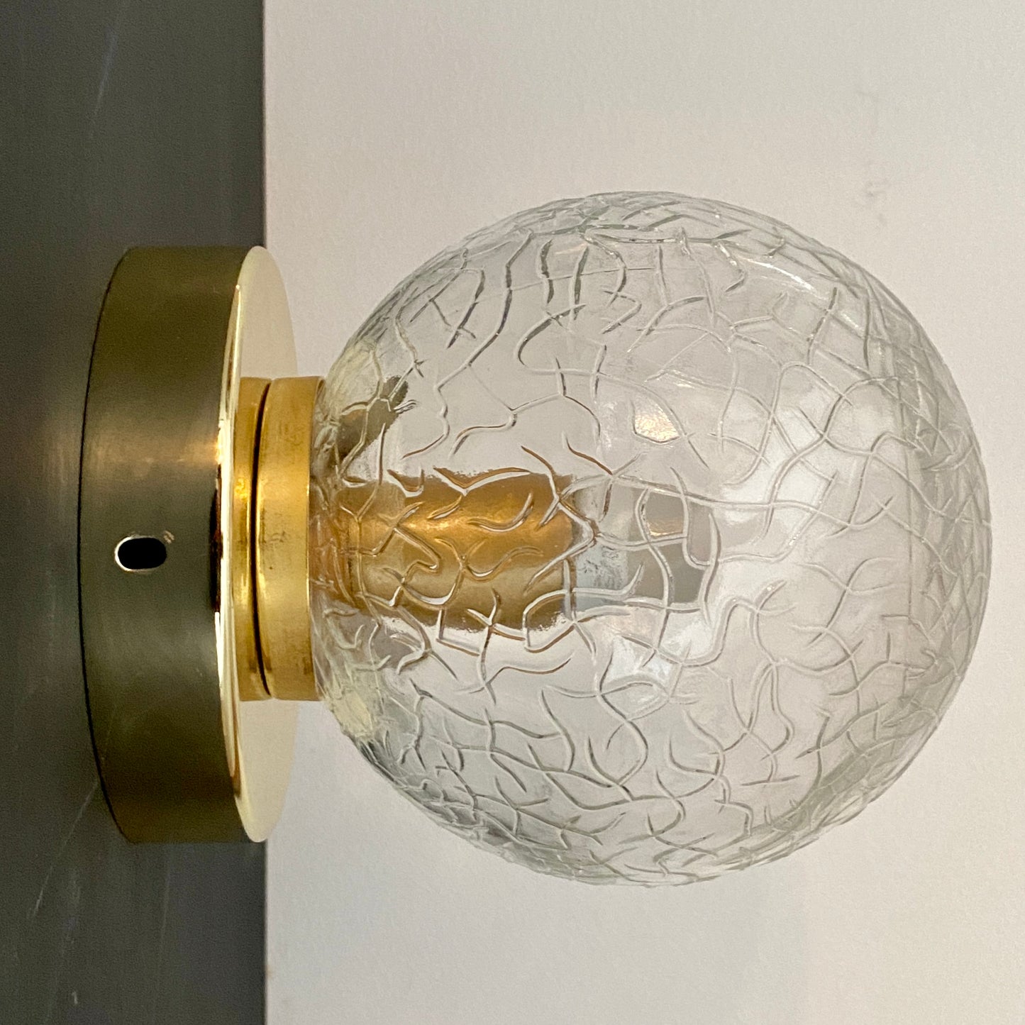Applique/plafonnier globe vintage en verre nervuré