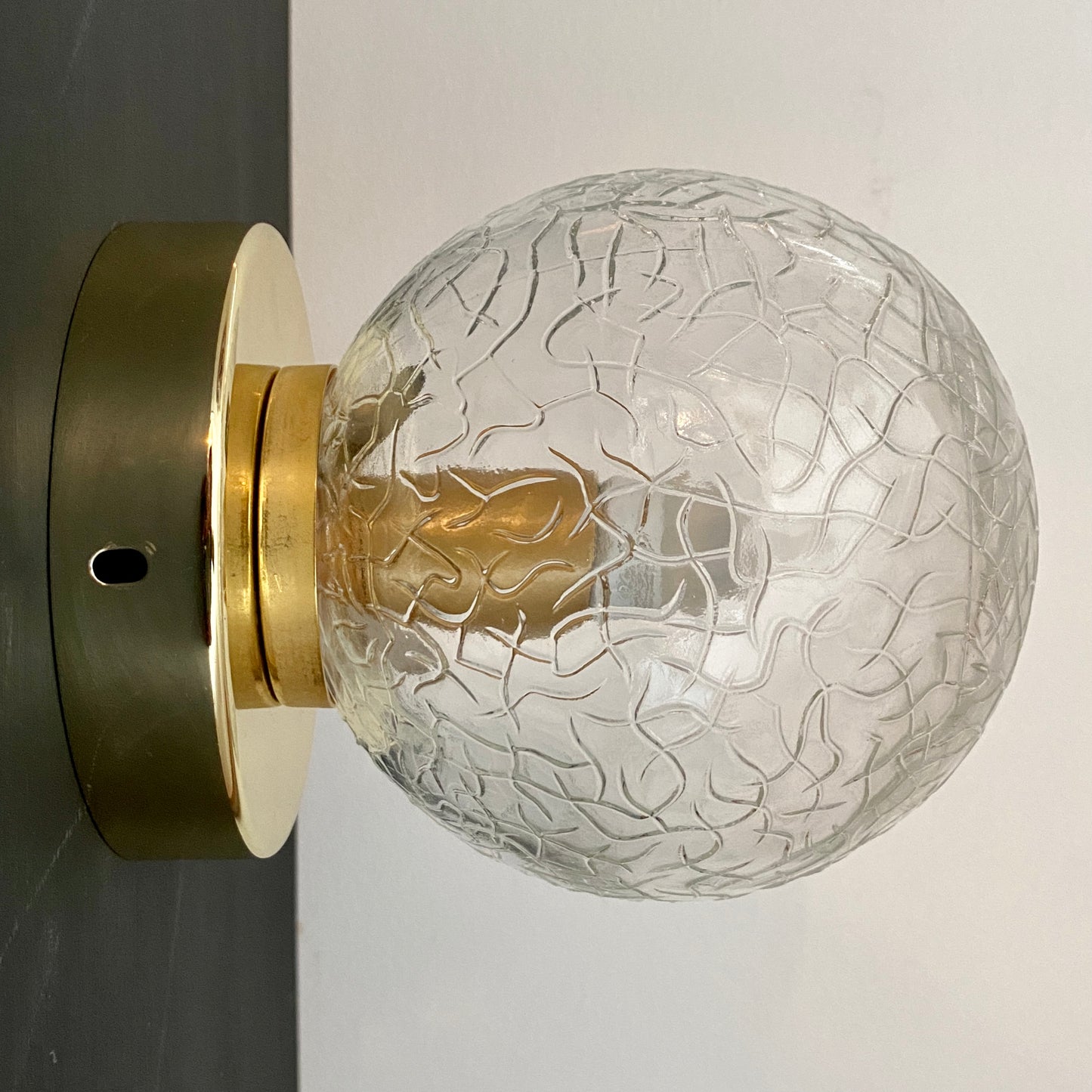 Applique/plafonnier globe vintage en verre nervuré