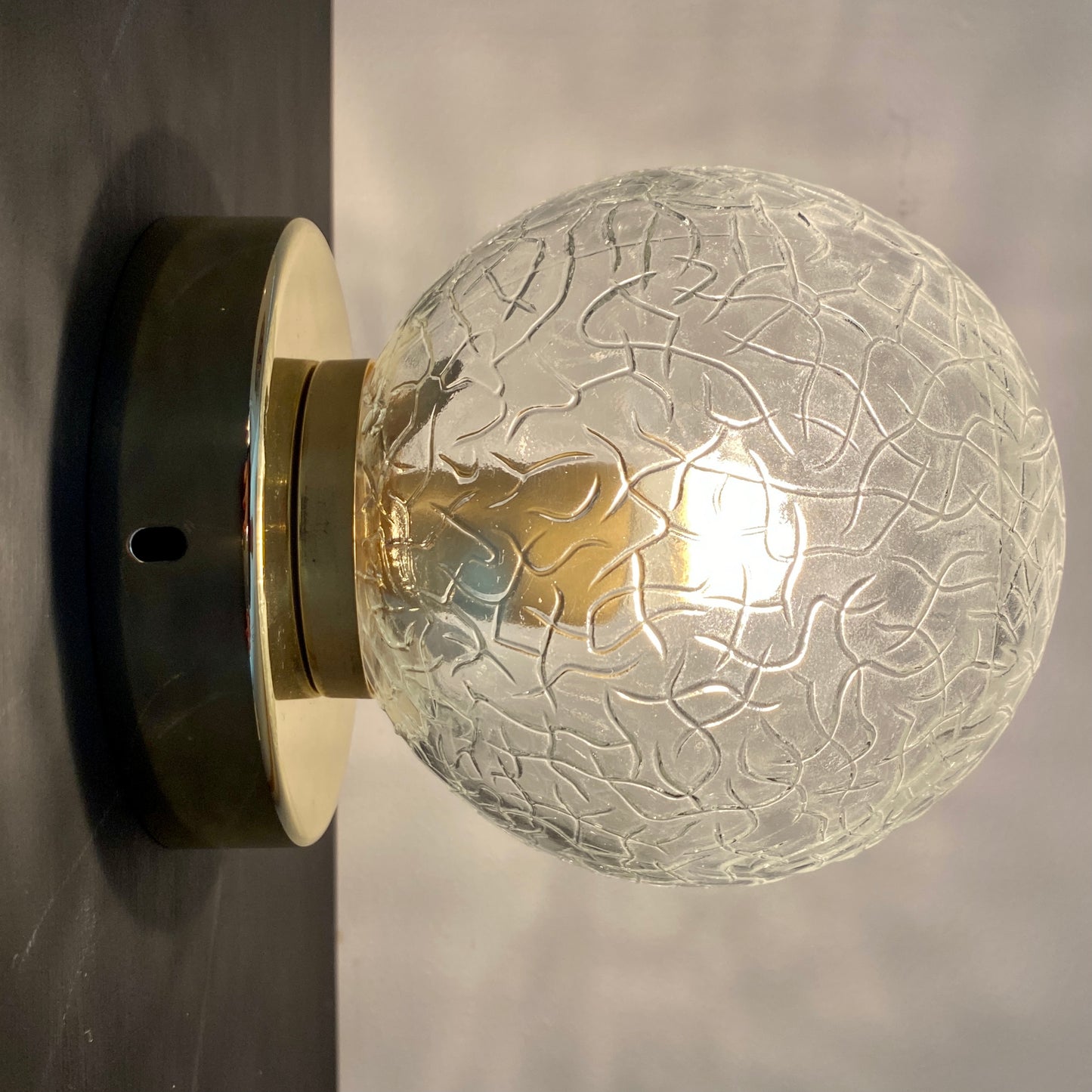 Applique/plafonnier globe vintage en verre nervuré