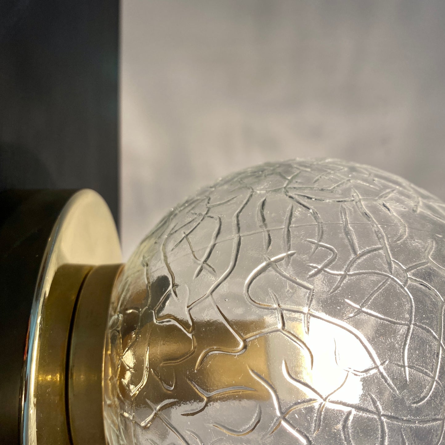 Applique/plafonnier globe vintage en verre nervuré
