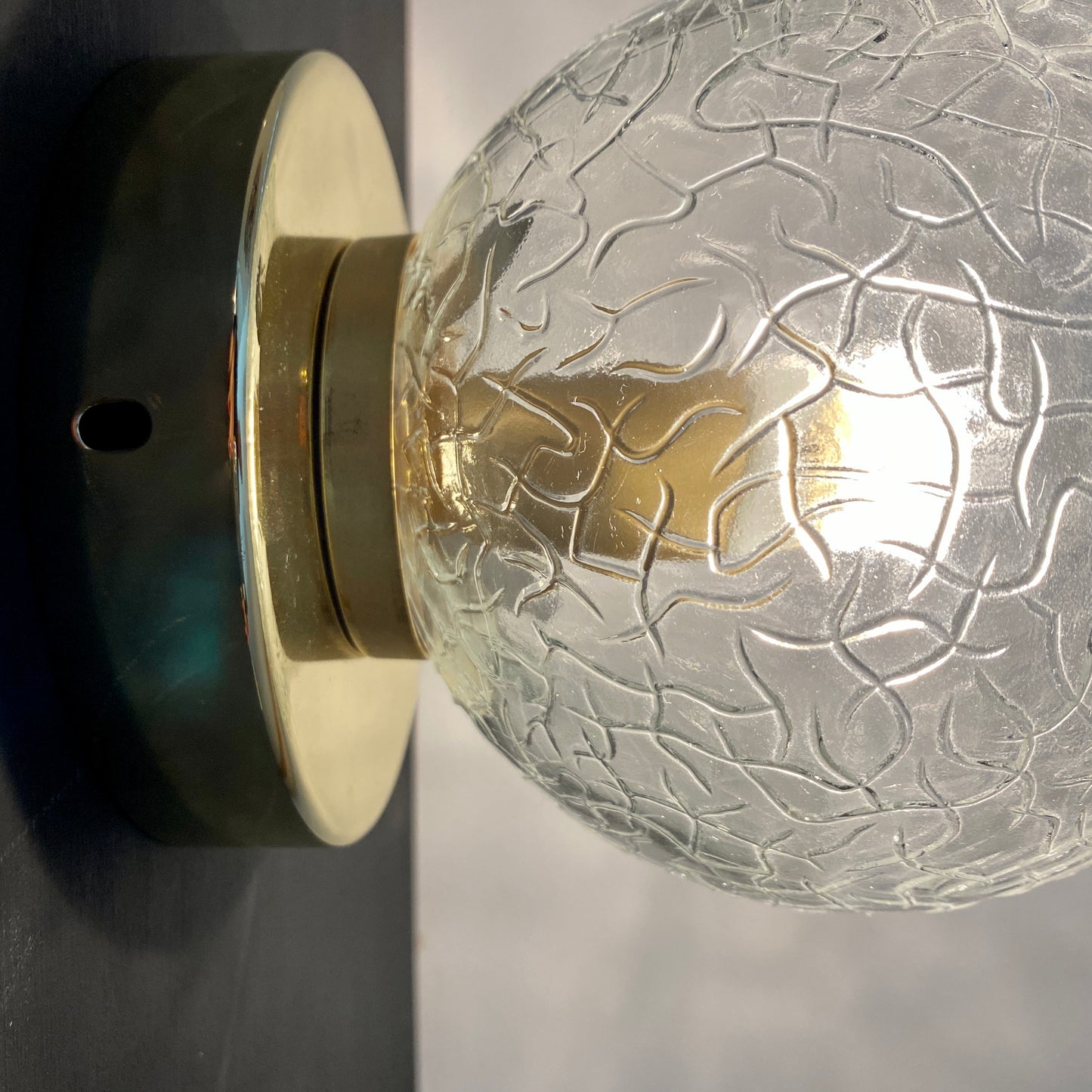 Applique/plafonnier globe vintage en verre nervuré