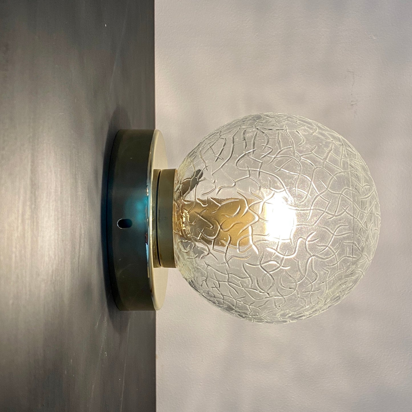 Applique/plafonnier globe vintage en verre nervuré