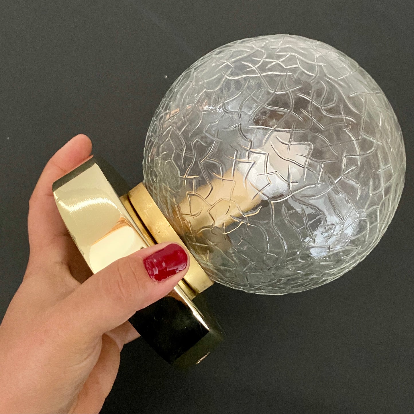 Applique/plafonnier globe vintage en verre nervuré