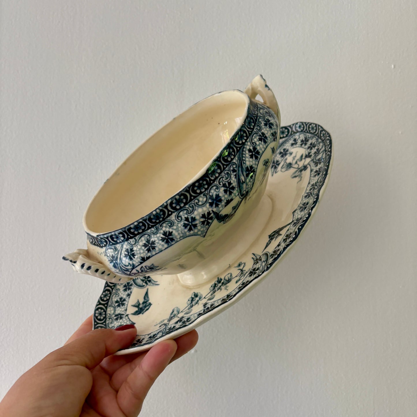 Saucière ancienne en terre de fer, Choisy le Roi