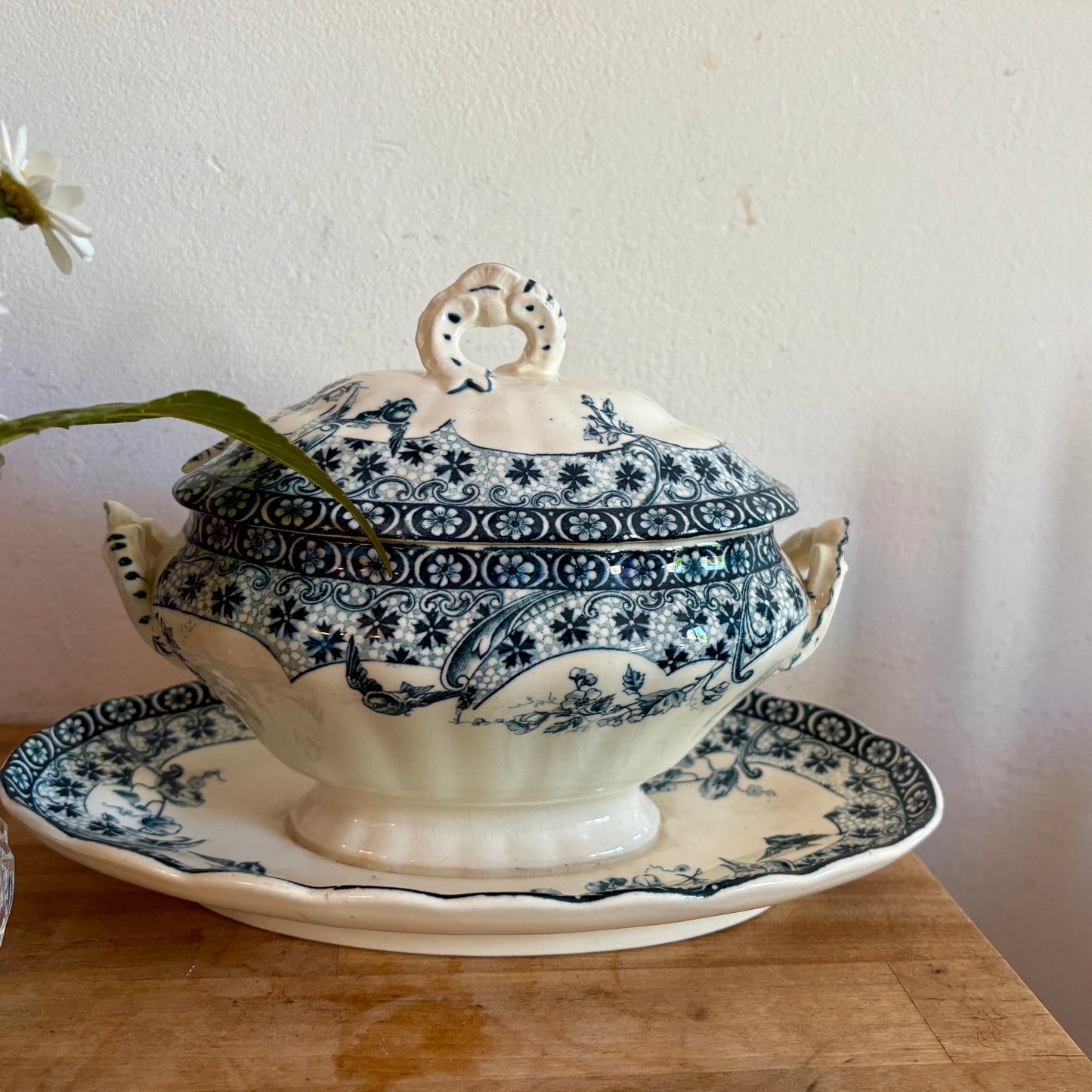 Saucière ancienne en terre de fer, Choisy le Roi