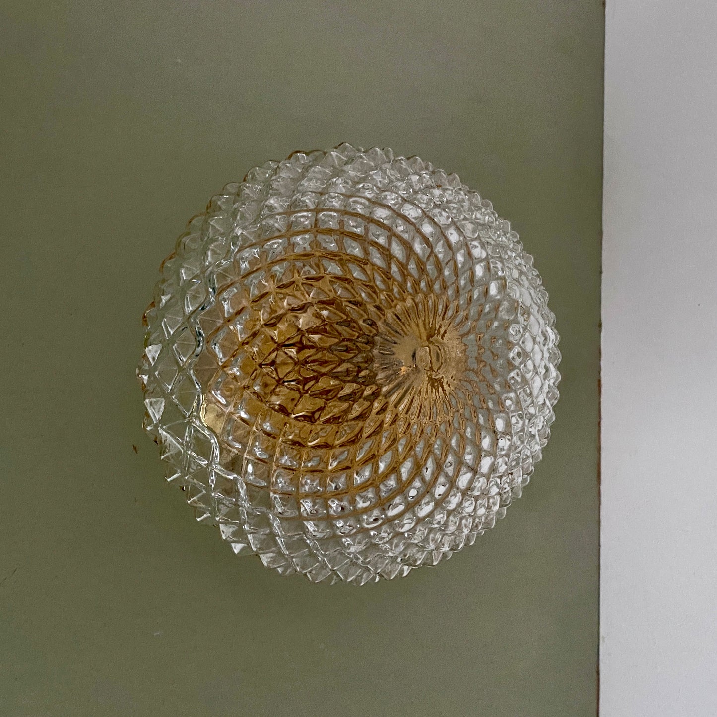 Applique ou plafonnier globe vintage en verre pointe de diamant