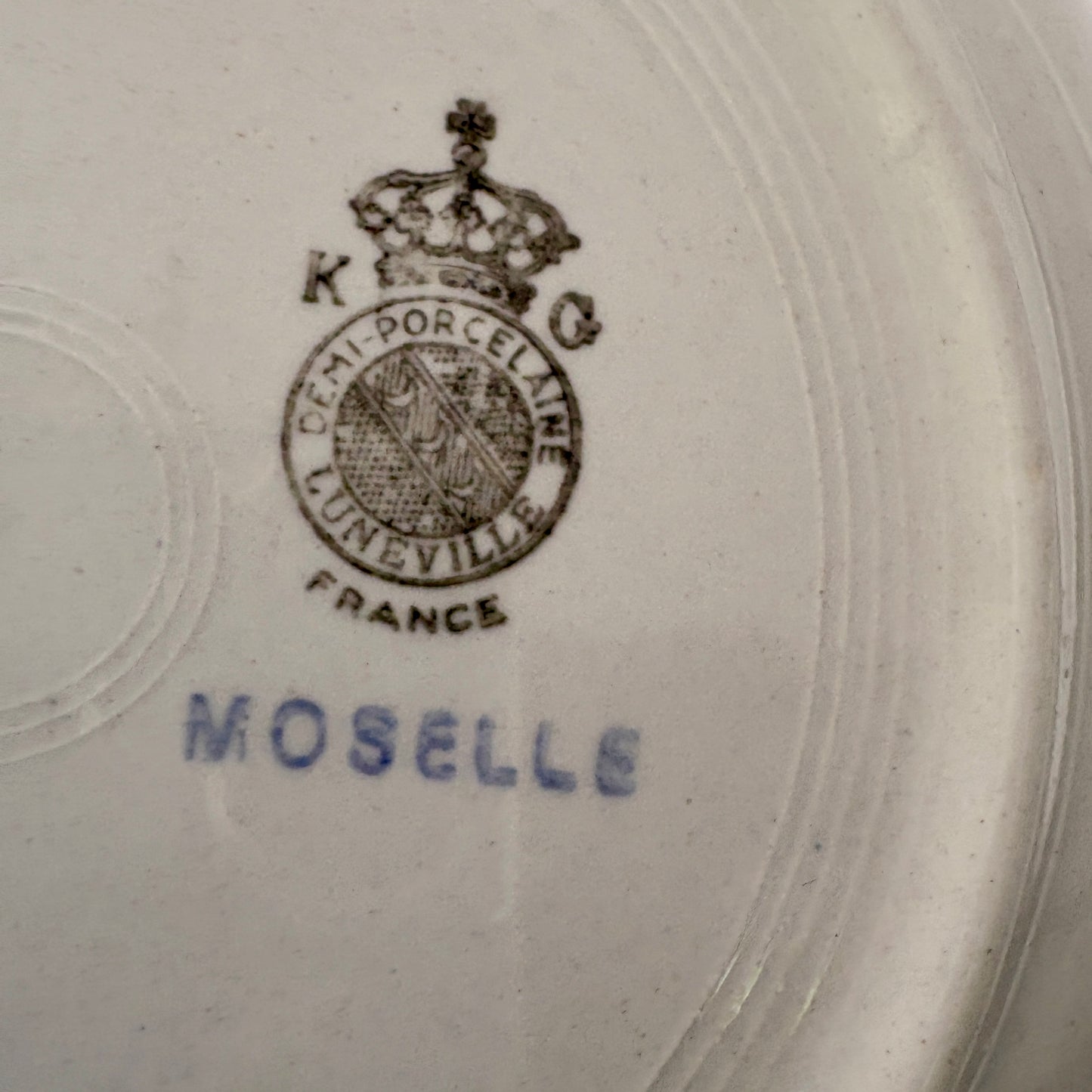 Lot de 12 assiettes creuses blanches, mint et dorées, modèle Mosèle de Lunéville