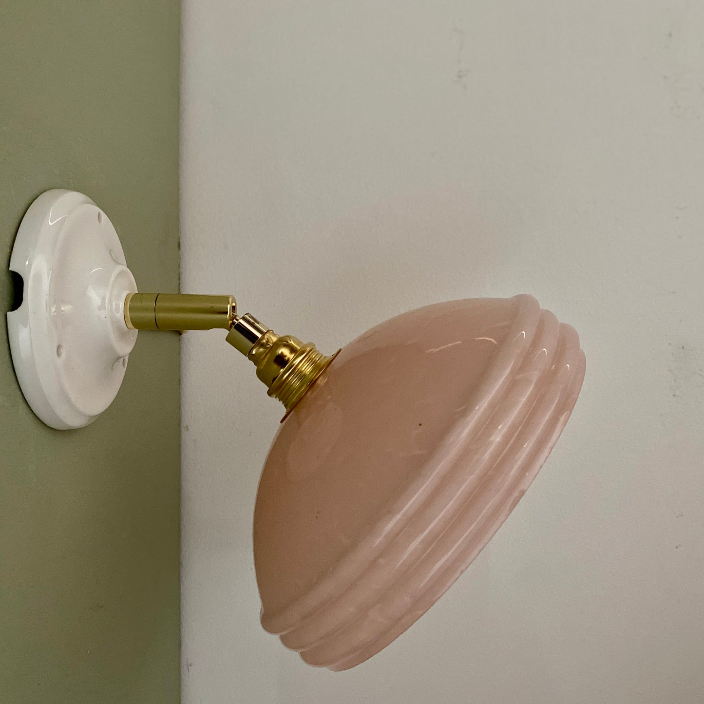 Applique abat-jour vintage en verre de Clichy rose