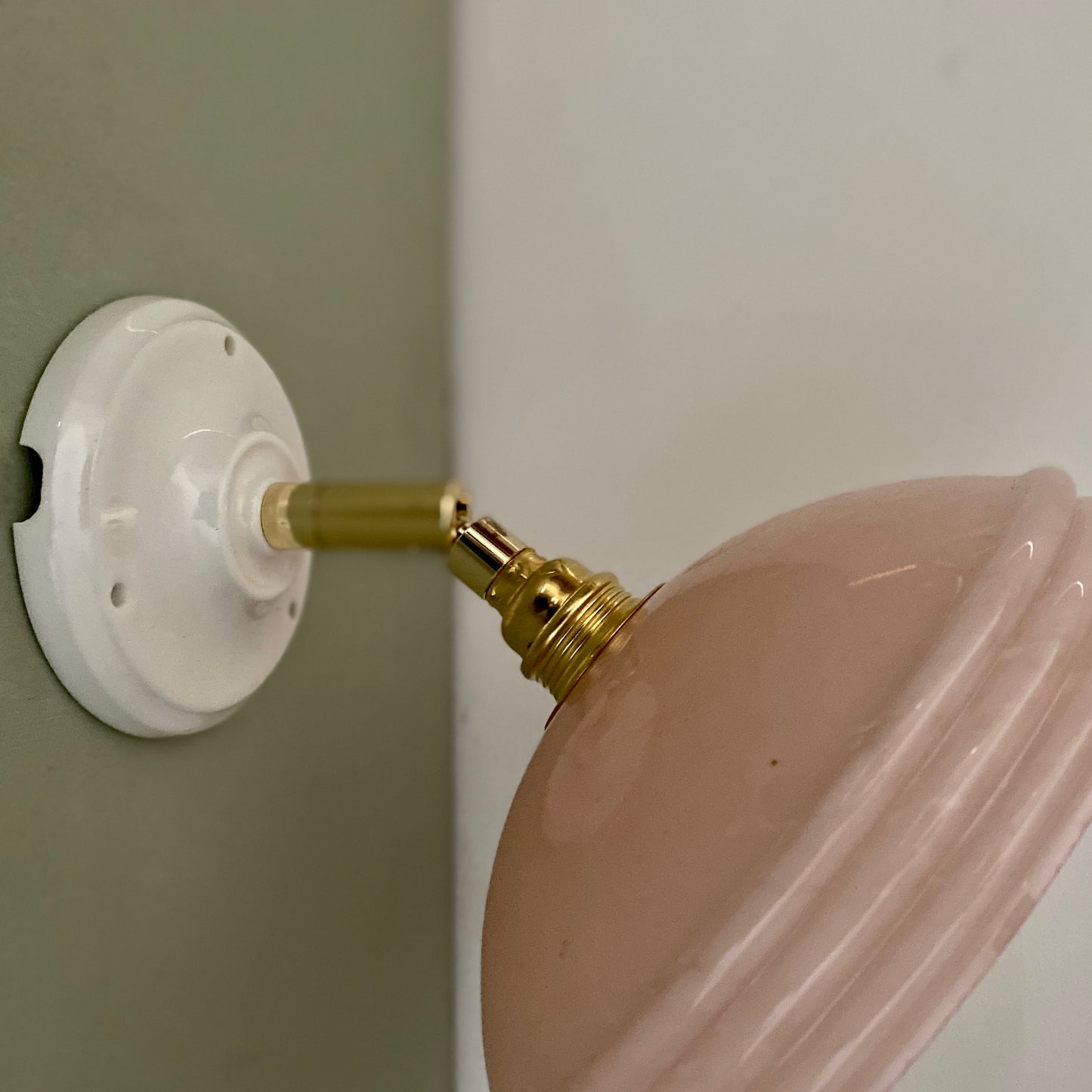 Applique abat-jour vintage en verre de Clichy rose