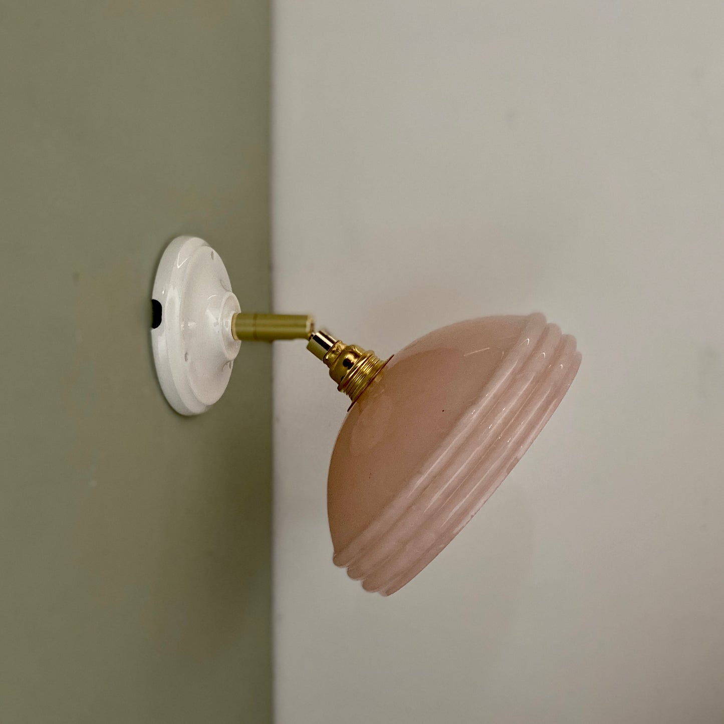 Applique abat-jour vintage en verre de Clichy rose