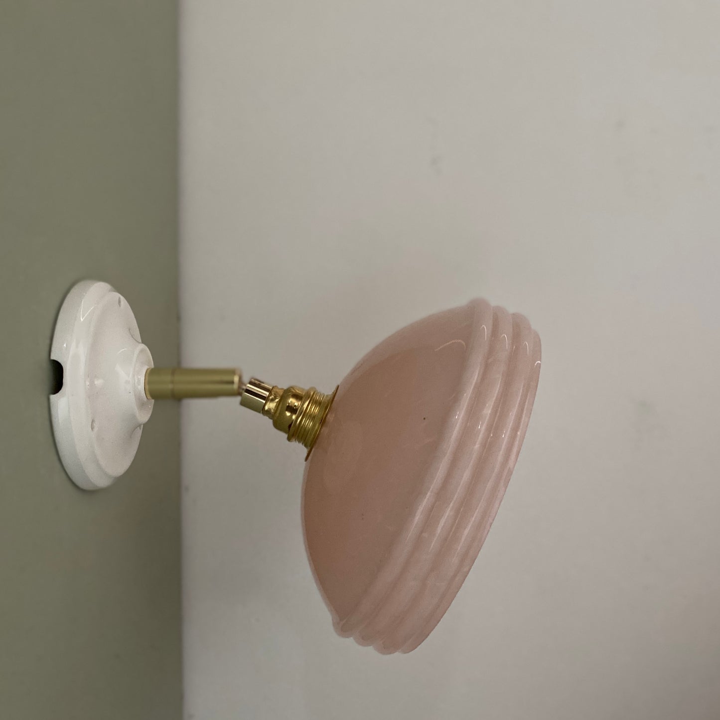 Applique abat-jour vintage en verre de Clichy rose