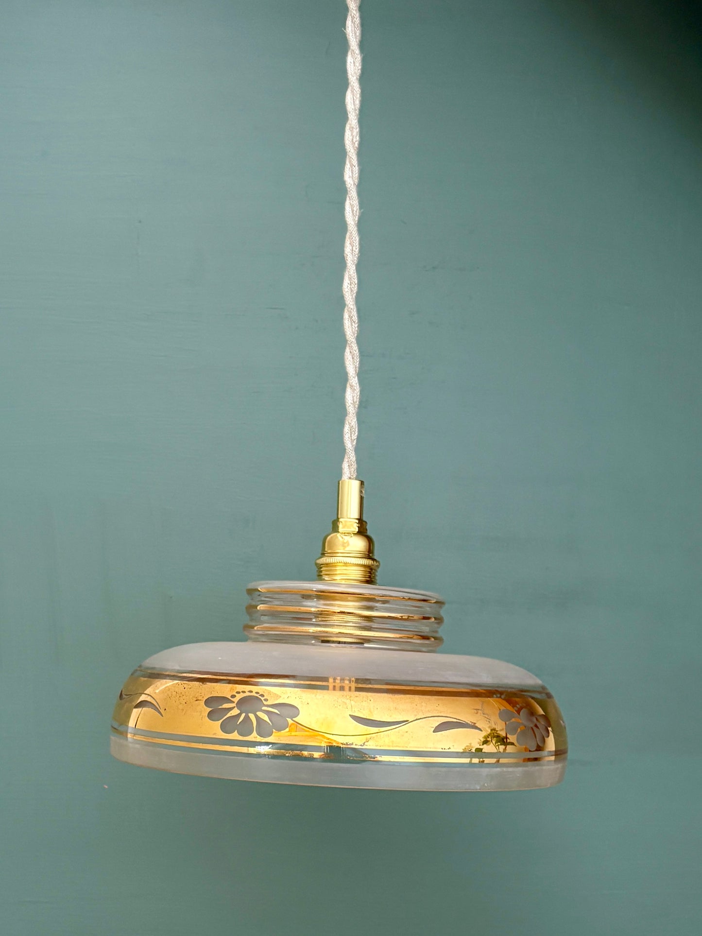 Suspension abat-jour vintage en verre dépoli avec frise dorée