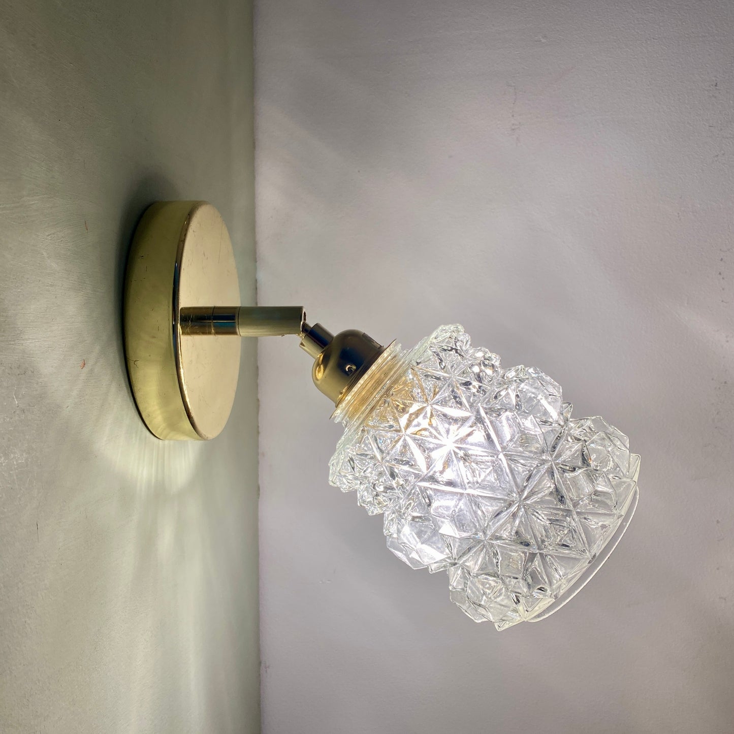 Applique globe vintage en verre moulé