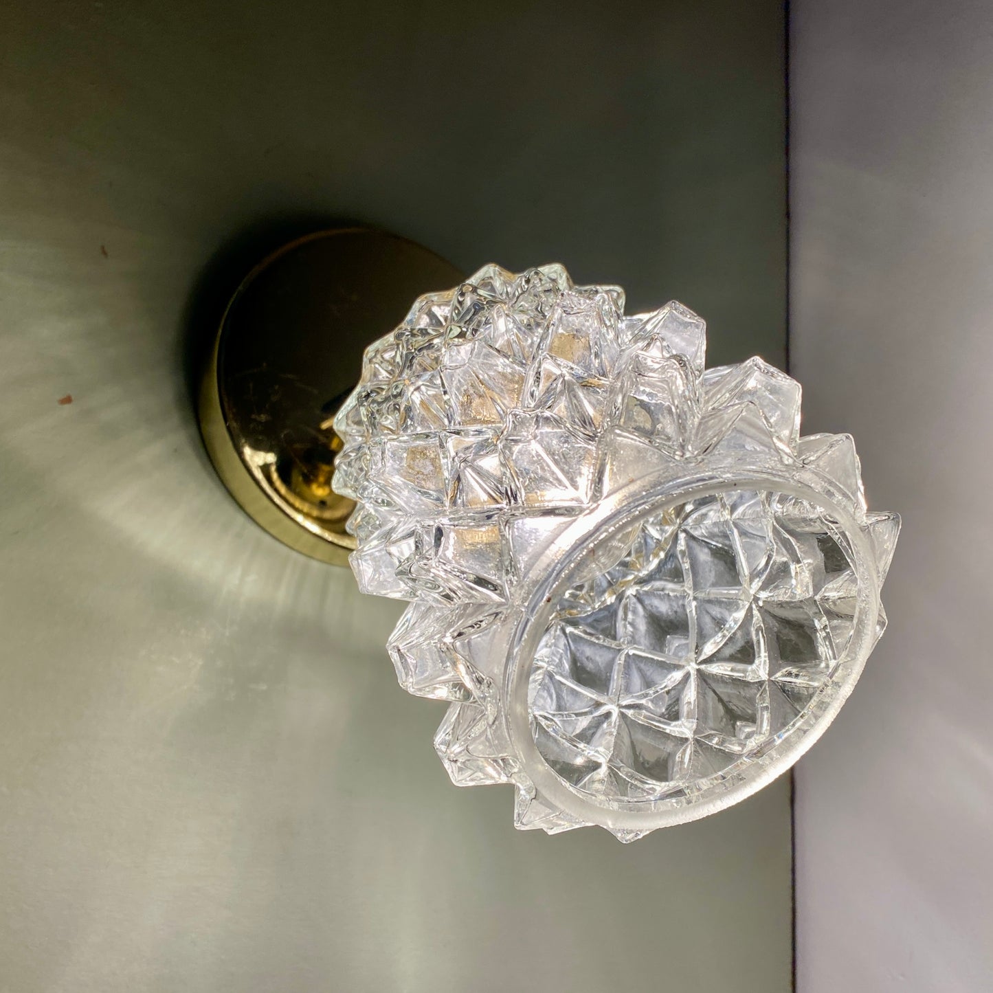 Applique globe vintage en verre moulé