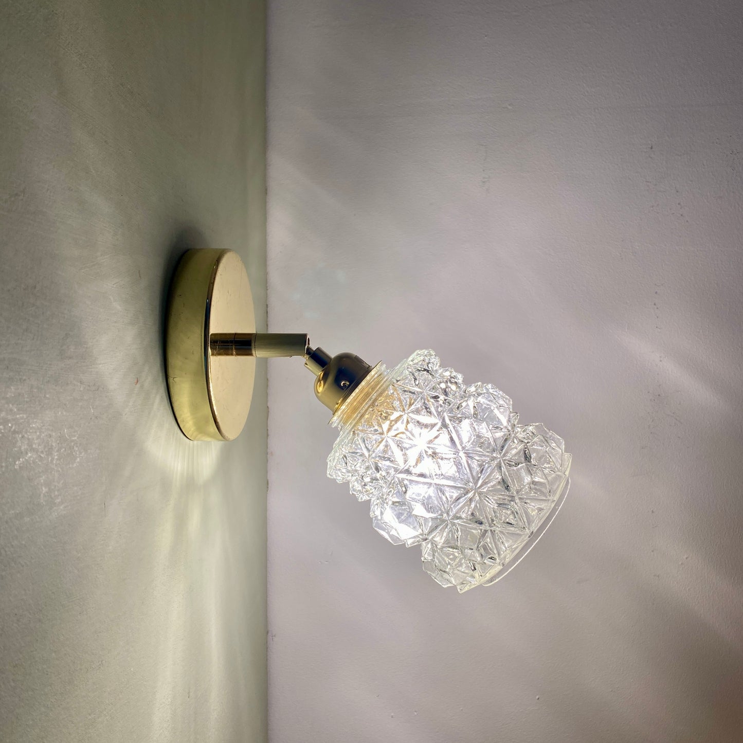 Applique globe vintage en verre moulé