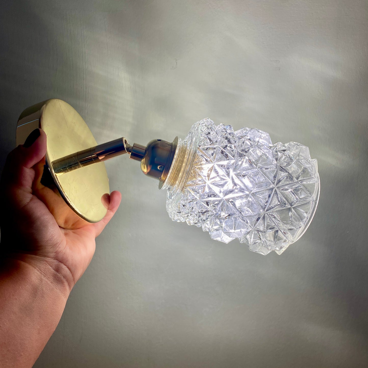 Applique globe vintage en verre moulé