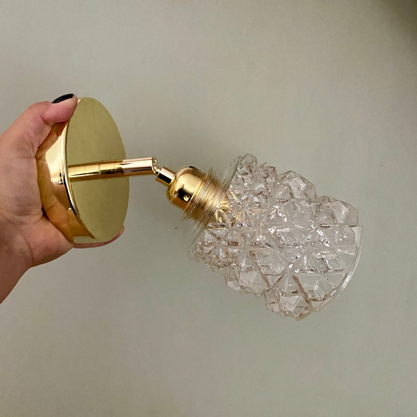 Applique globe vintage en verre moulé