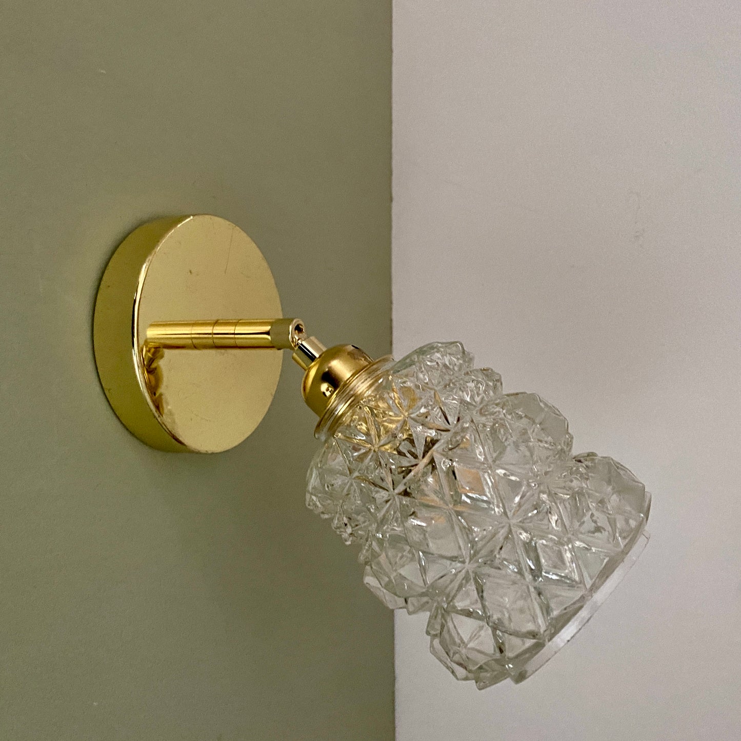 Applique globe vintage en verre moulé