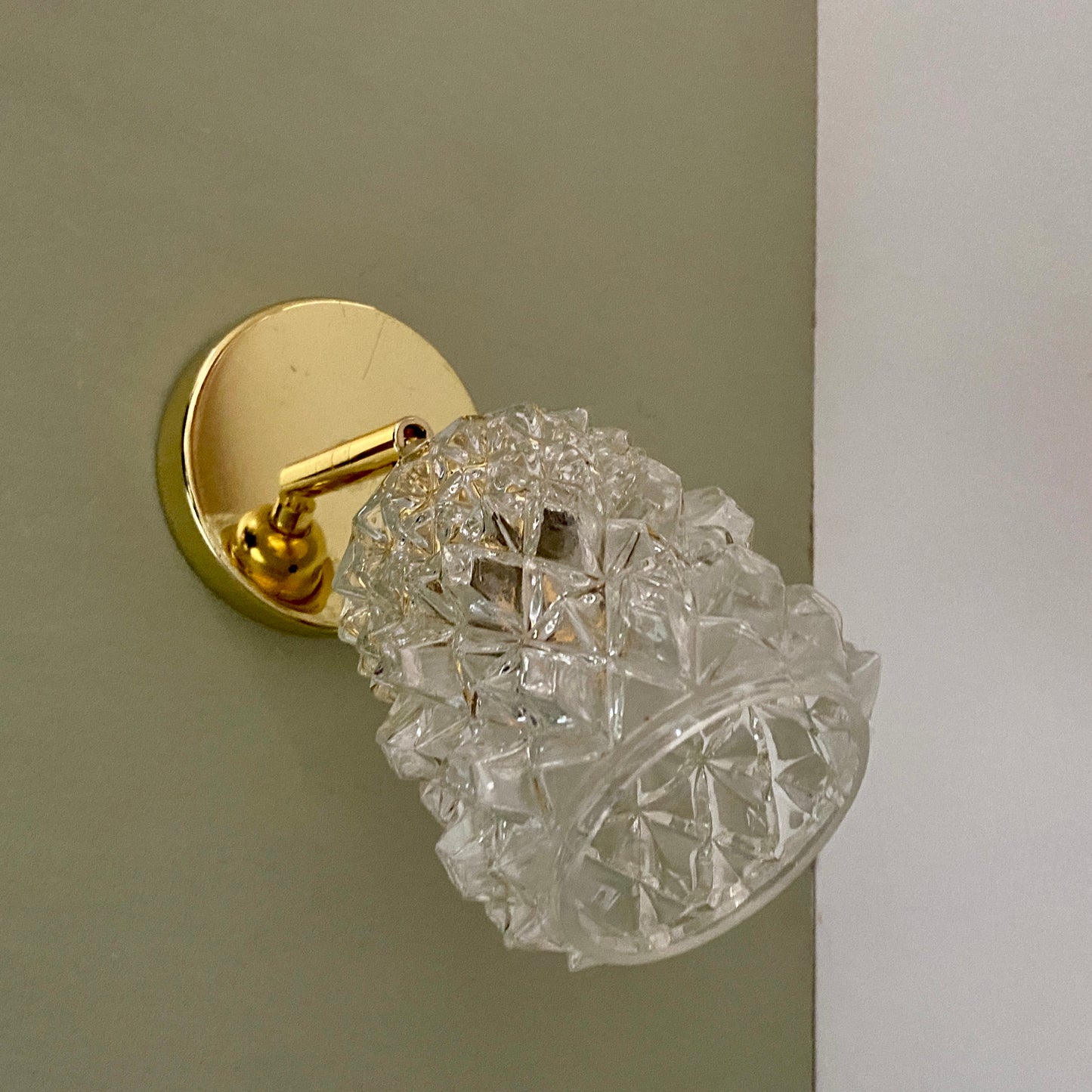 Applique globe vintage en verre moulé