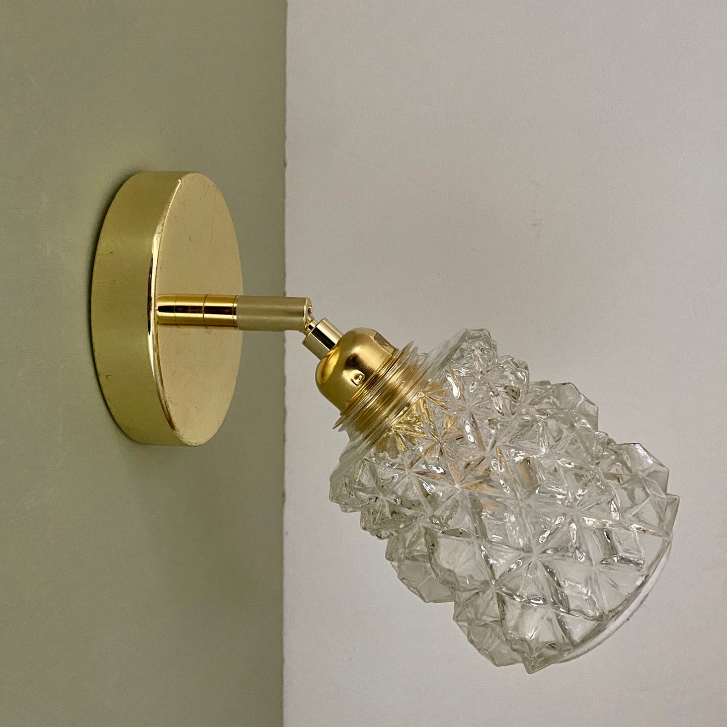 Applique globe vintage en verre moulé