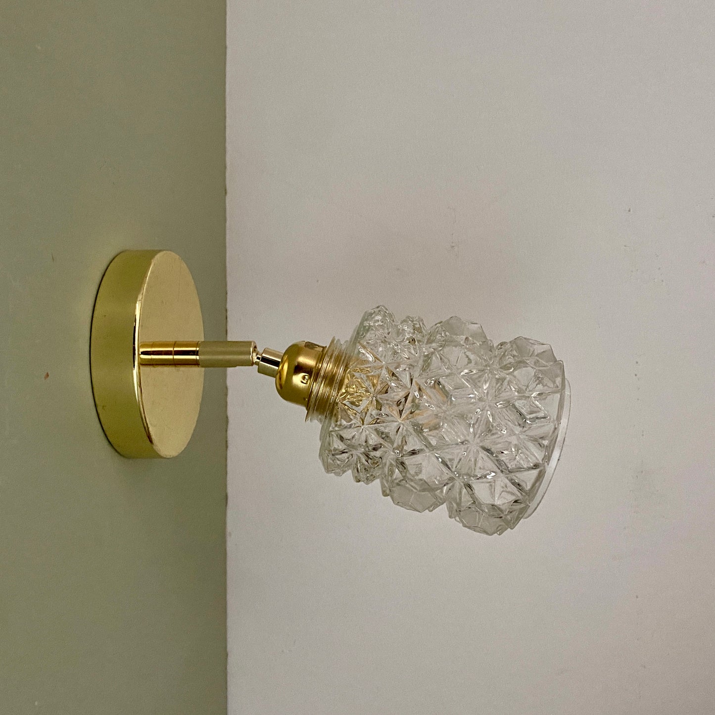 Applique globe vintage en verre moulé