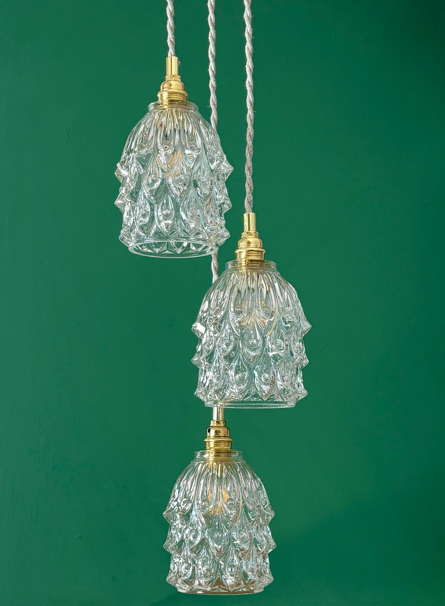 Suspension triple avec globes vintage en verre moulé