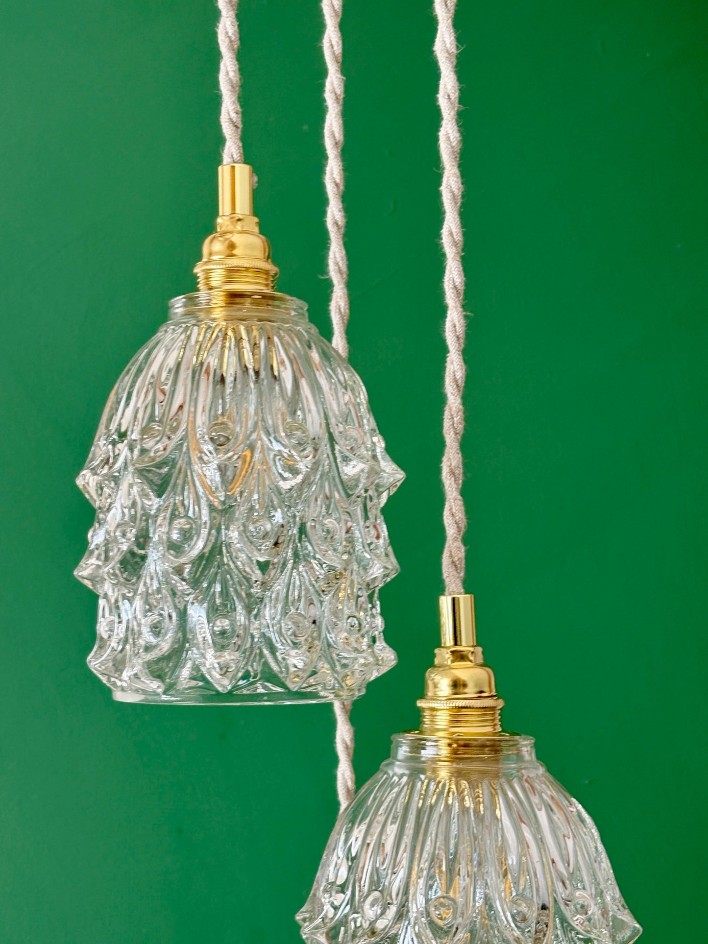 Suspension triple avec globes vintage en verre moulé