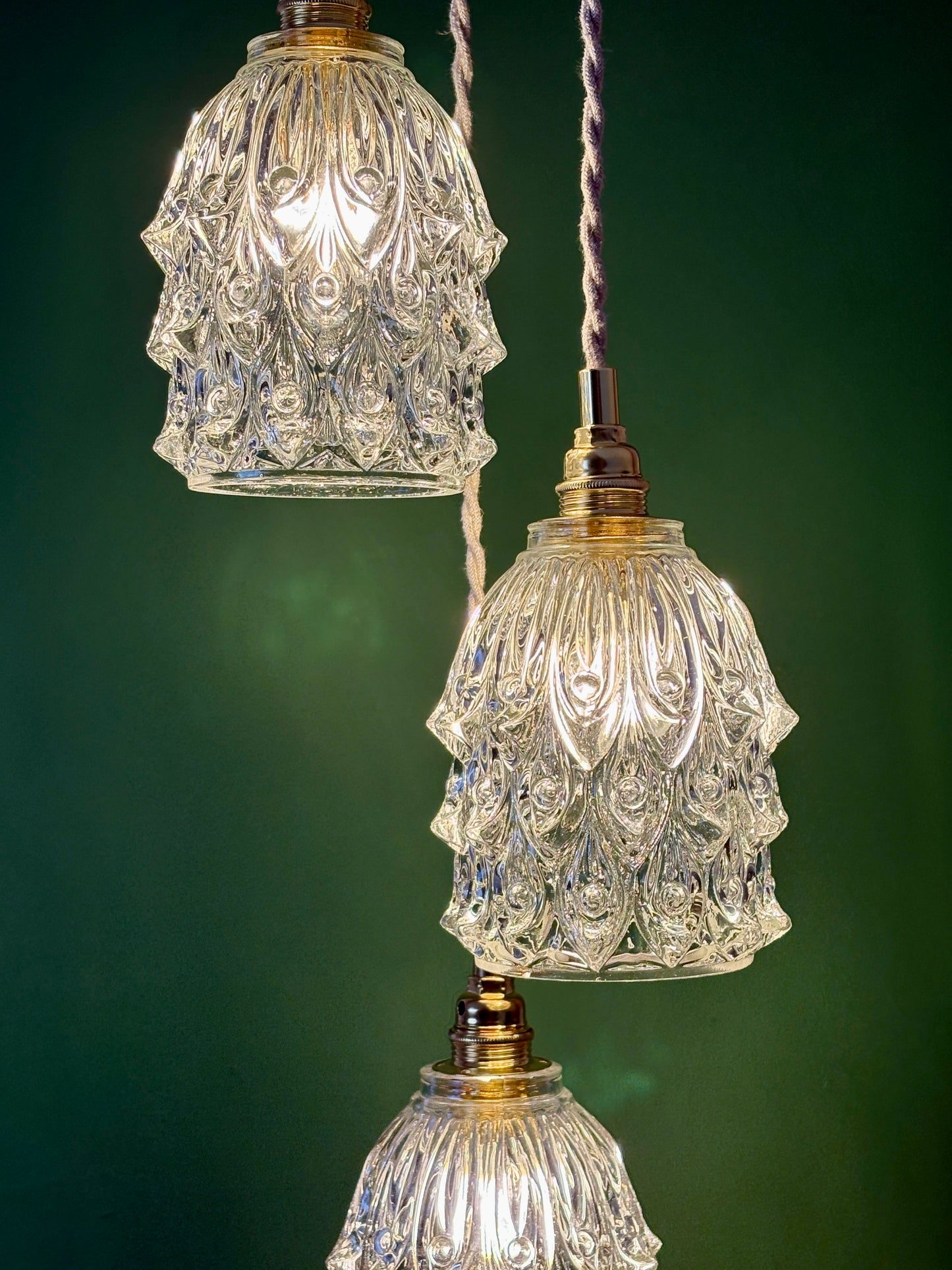 Suspension triple avec globes vintage en verre moulé