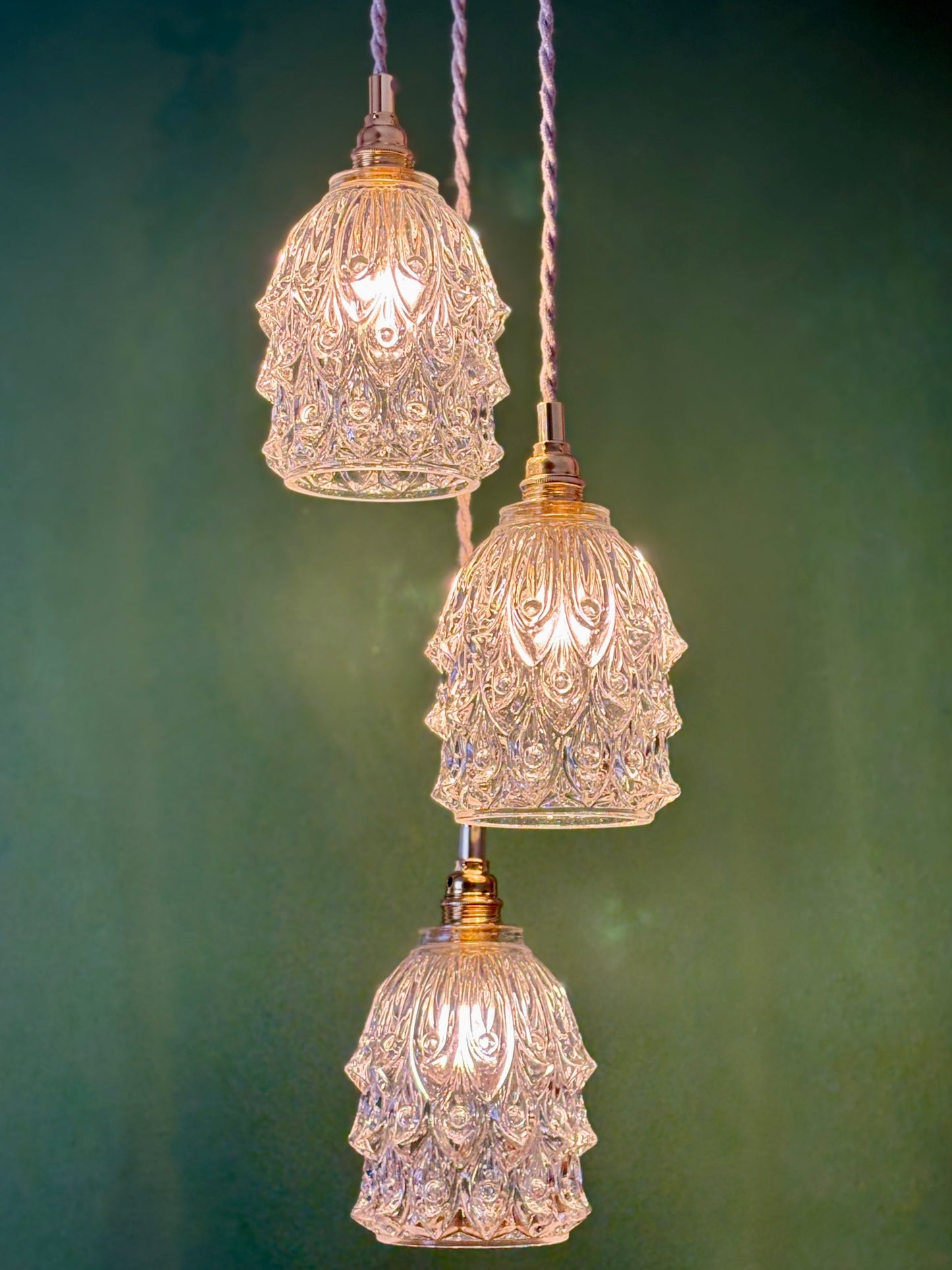 Suspension triple avec globes vintage en verre moulé