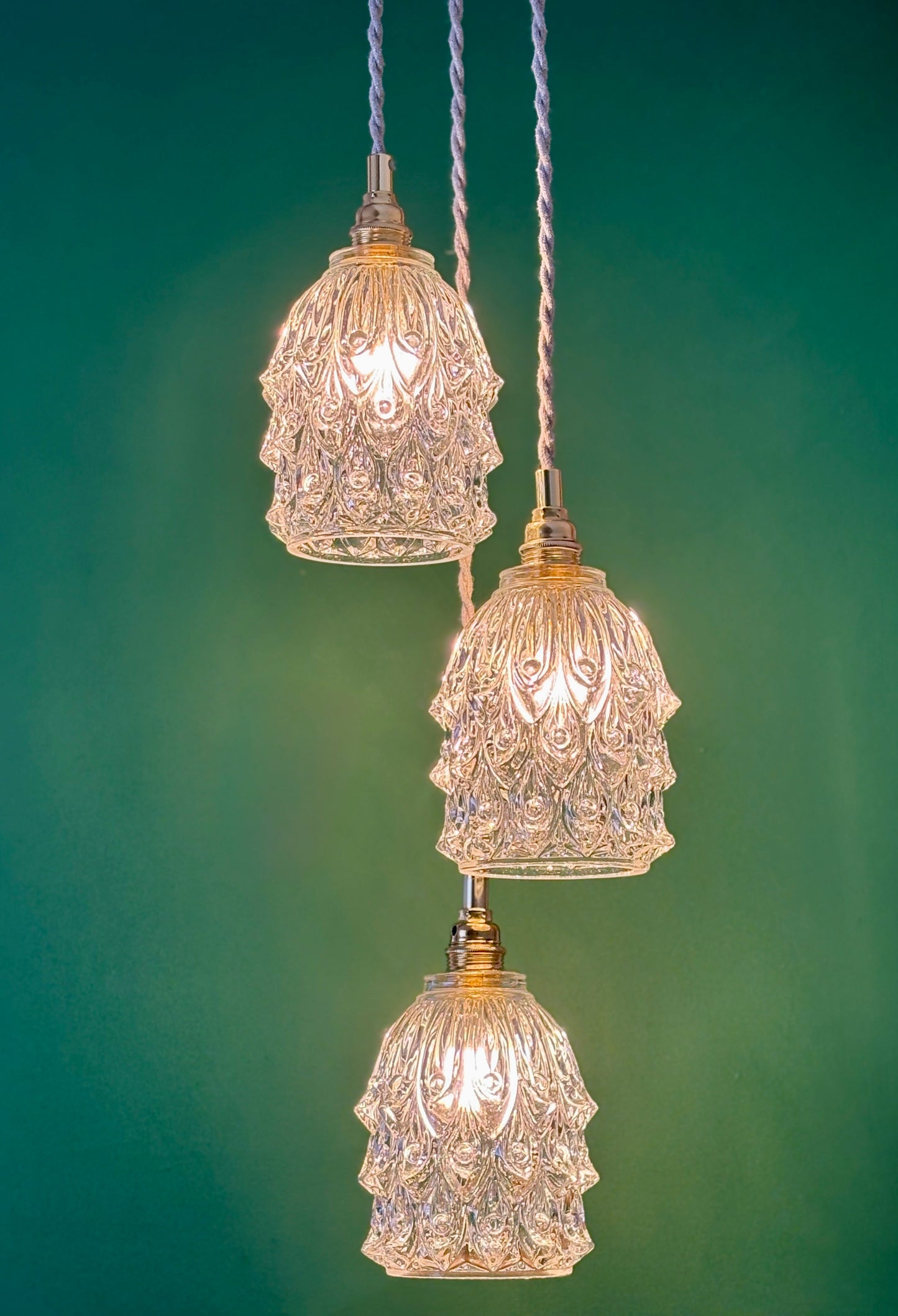Suspension triple avec globes vintage en verre moulé
