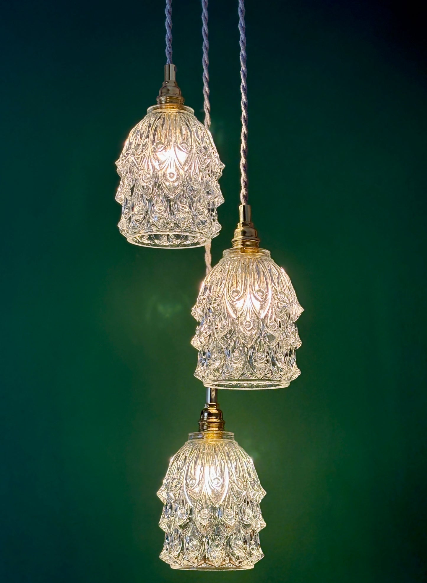 Suspension triple avec globes vintage en verre moulé