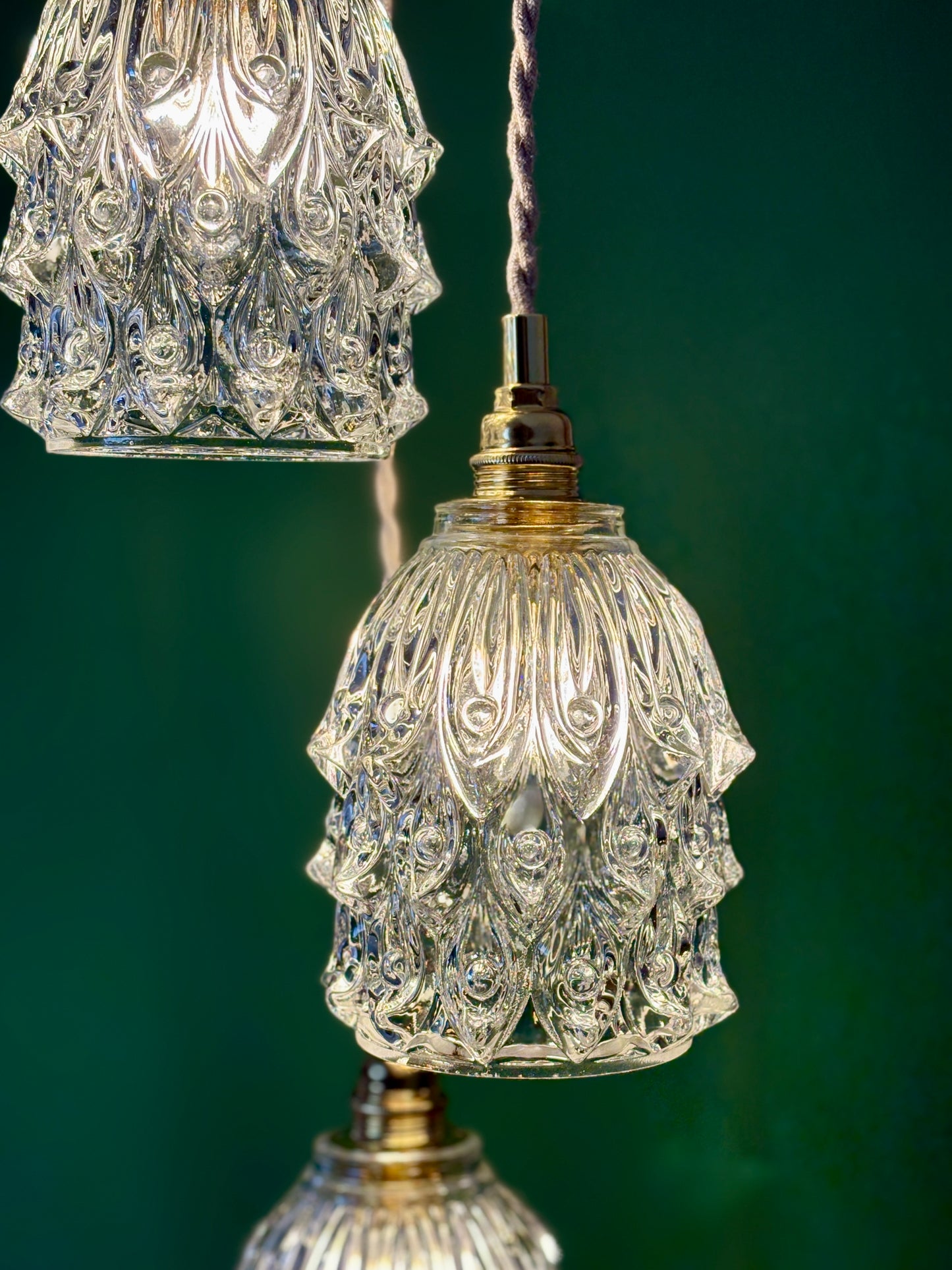 Suspension triple avec globes vintage en verre moulé