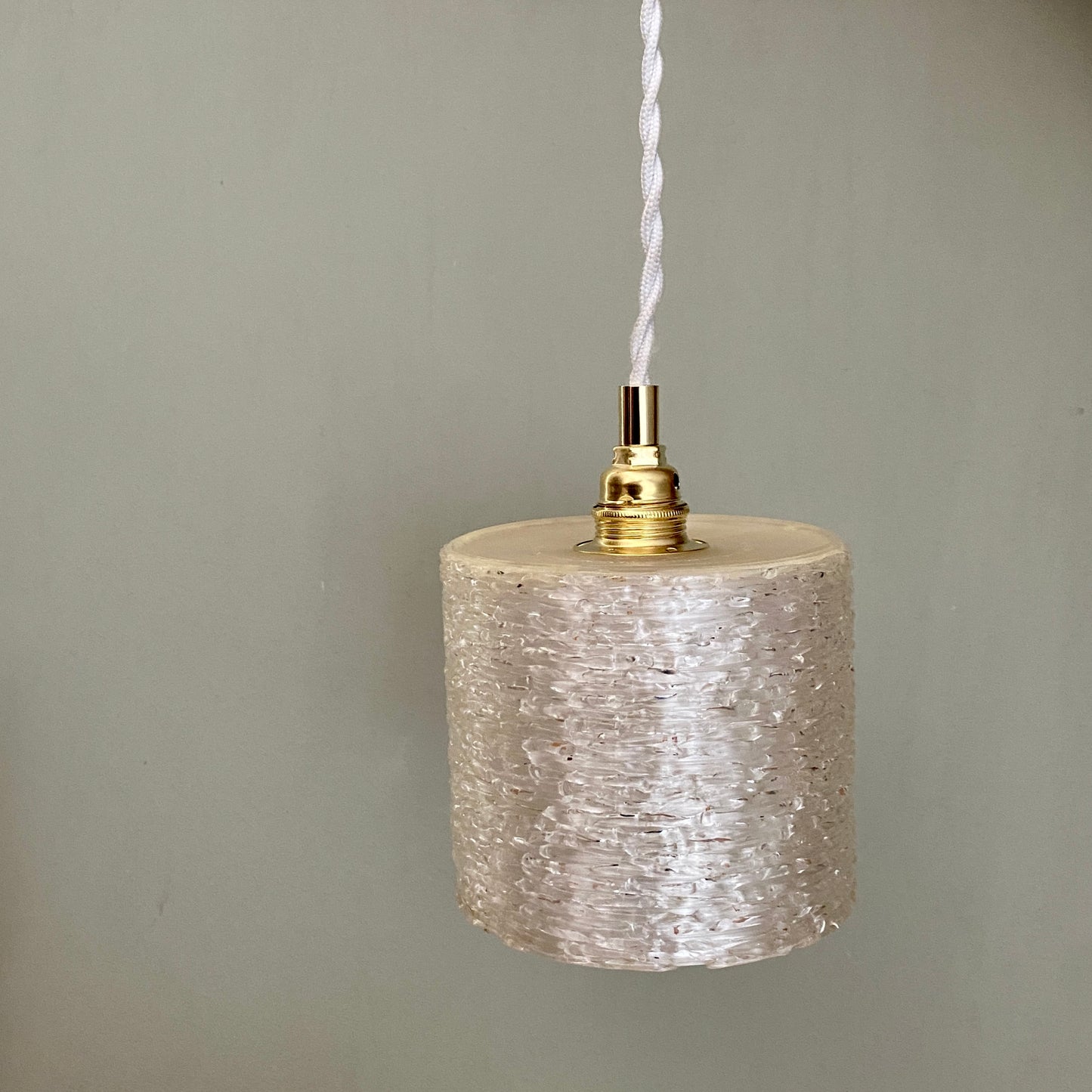 Suspension tulipe vintage en résine nacrée