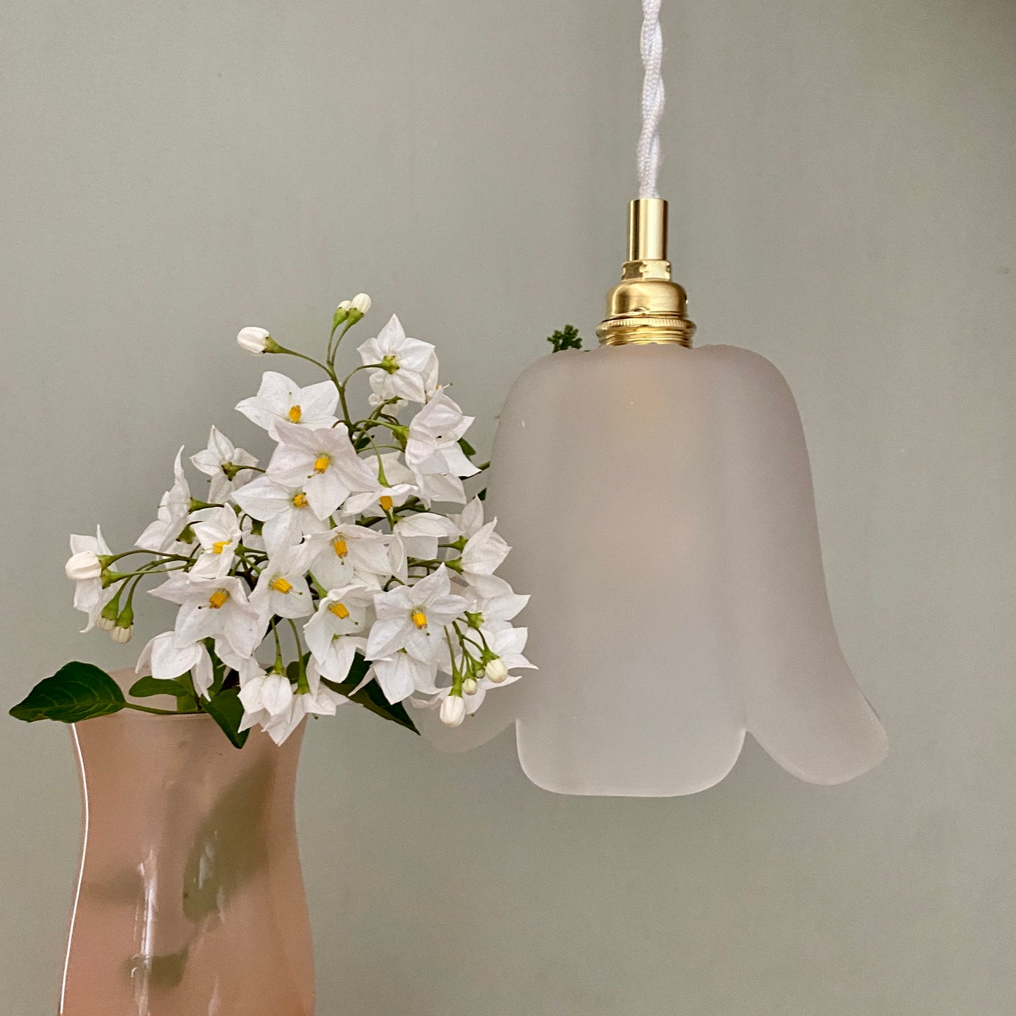 Suspension tulipe vintage en verre dépoli en forme de fleur
