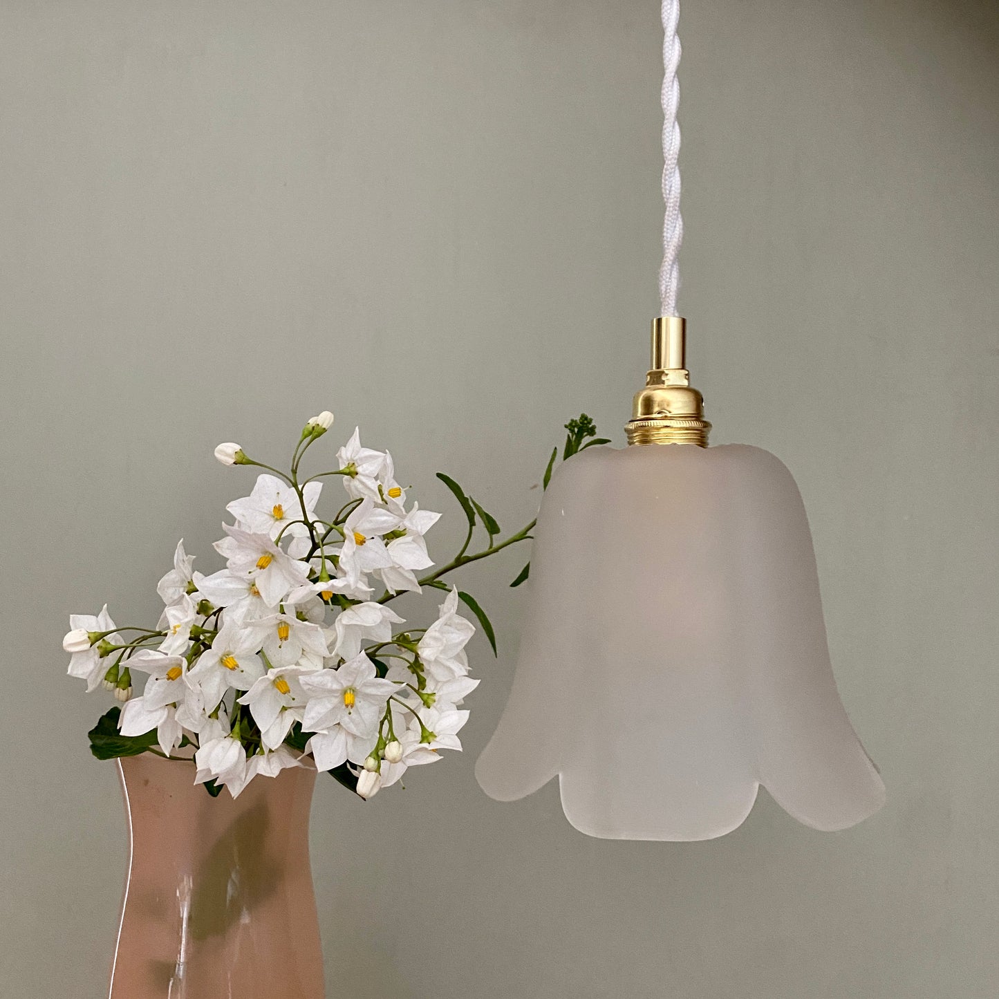 Suspension tulipe vintage en verre dépoli en forme de fleur