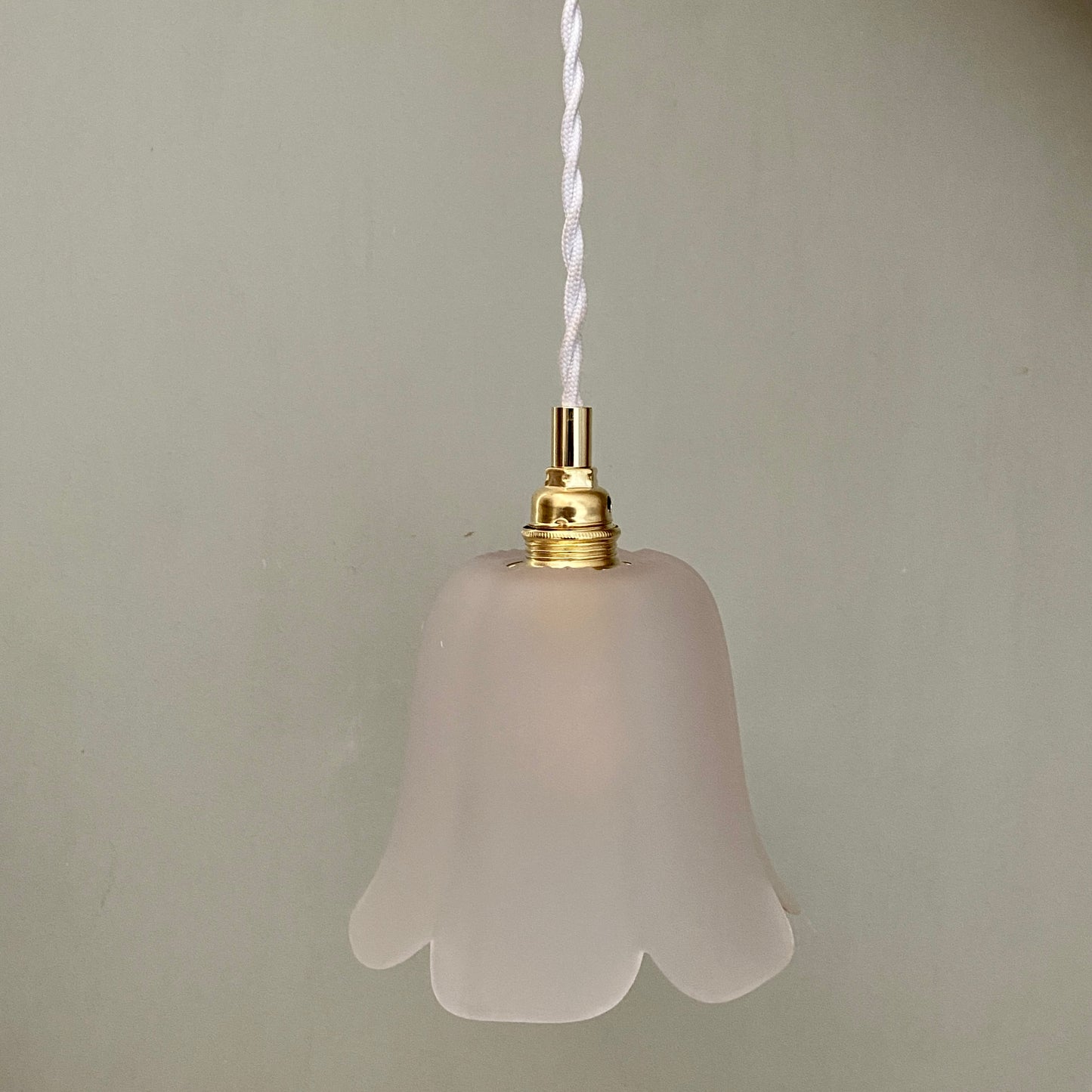 Suspension tulipe vintage en verre dépoli en forme de fleur