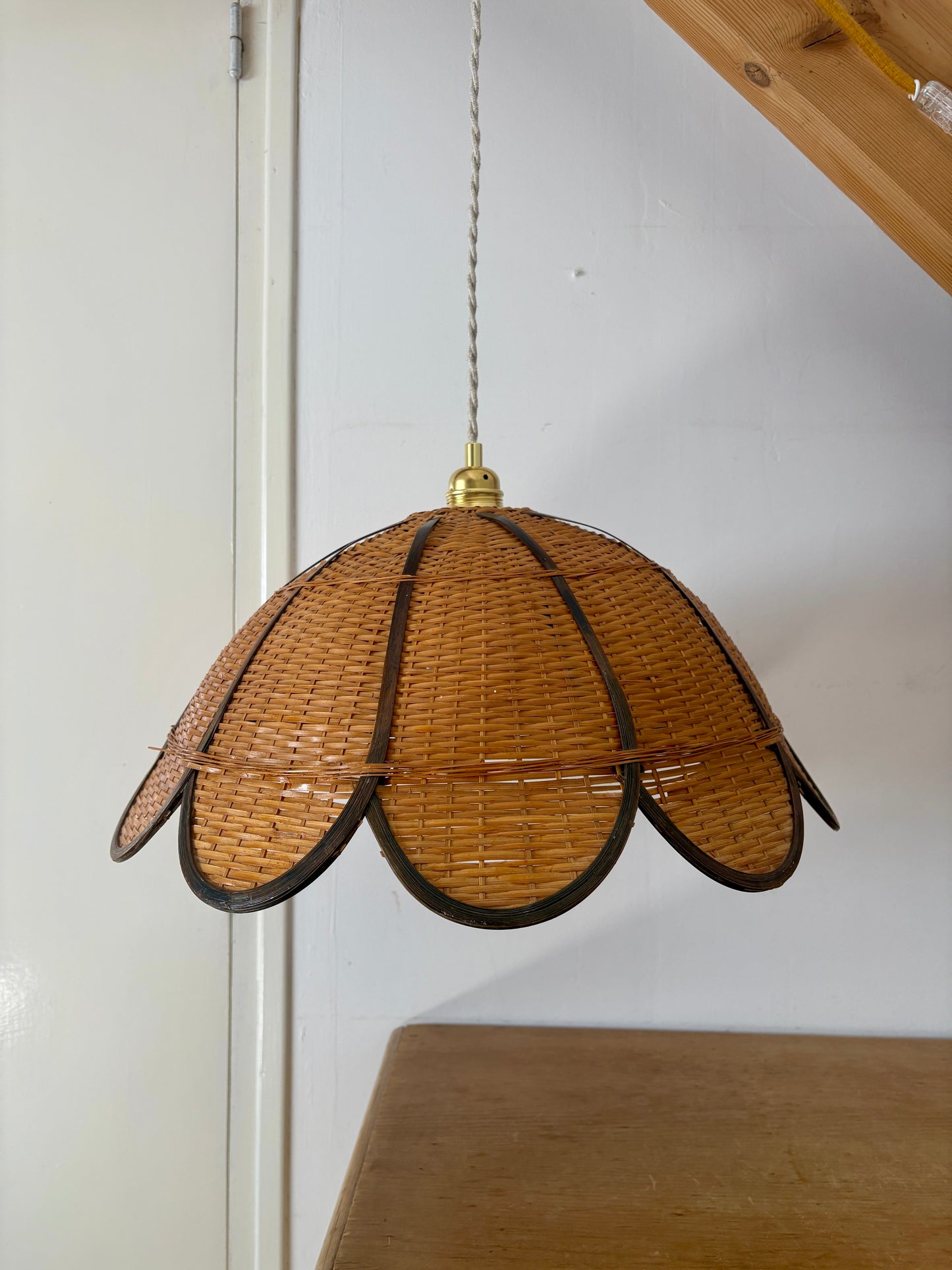 Suspension abat jour vintage en matière naturelle, rotin et osier