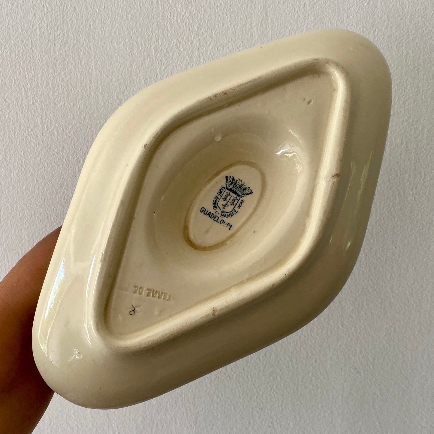 Saucière ancienne en terre de fer, modèle Guadeloupe de Saint amand