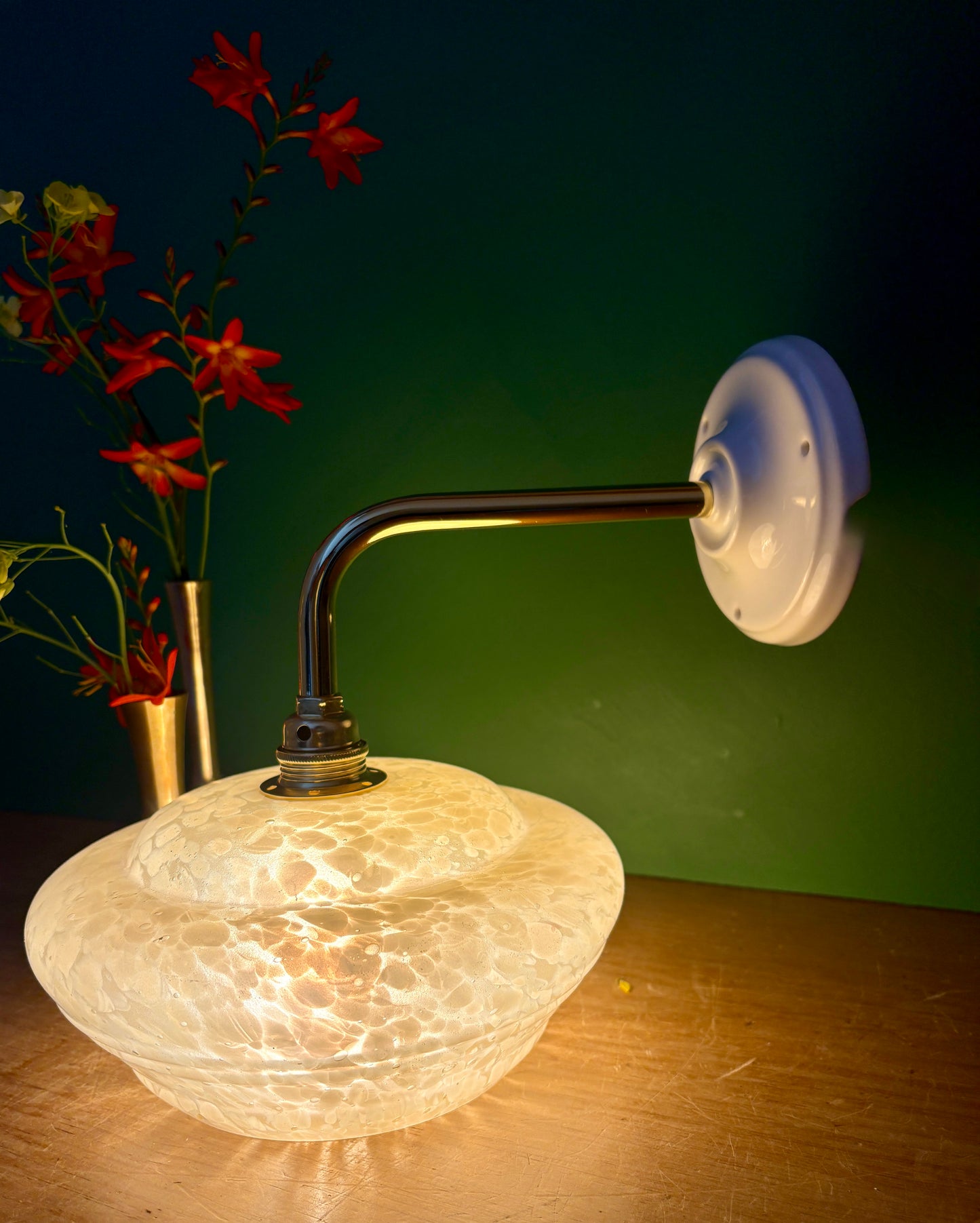 Applique coudée abat-jour vintage en verre de clichy jaune