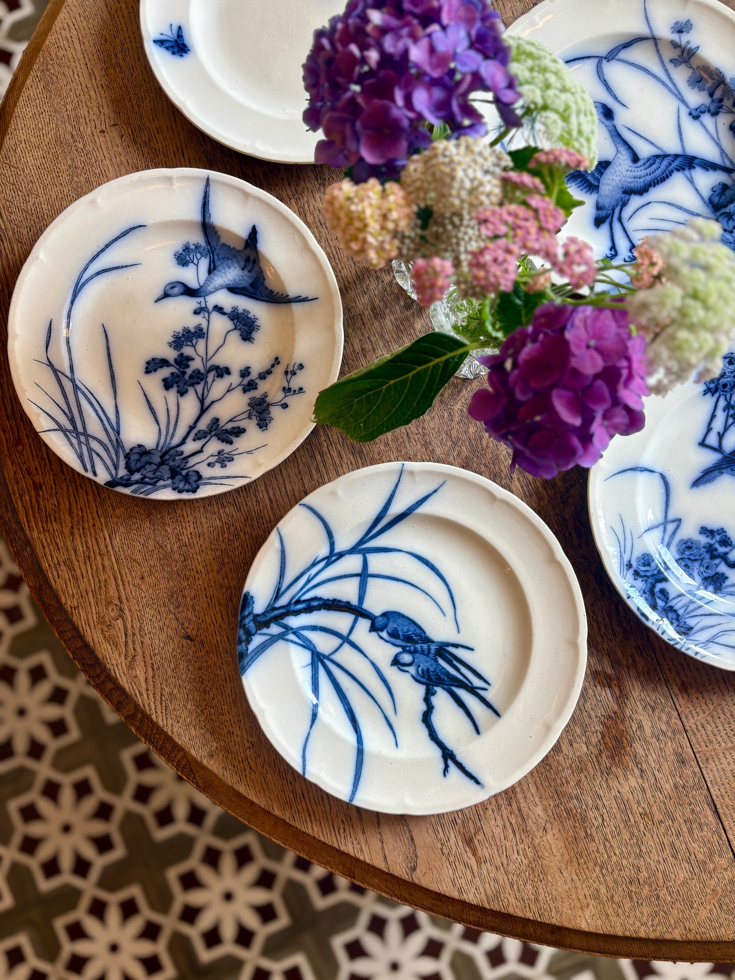 Lot de 6 assiettes plates anciennes en terre de fer - Modèle Japonais 2 de Longwy