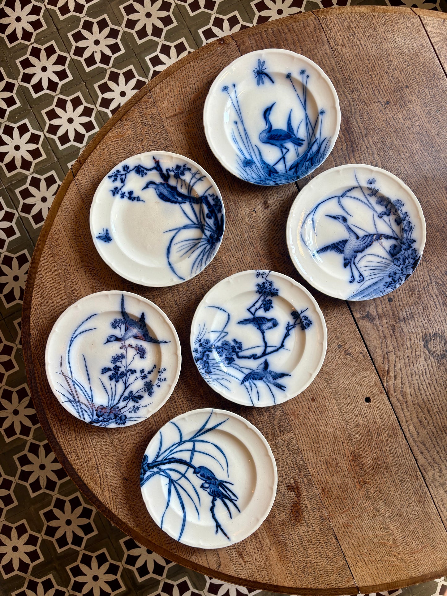 Lot de 6 assiettes plates anciennes en terre de fer - Modèle Japonais 2 de Longwy