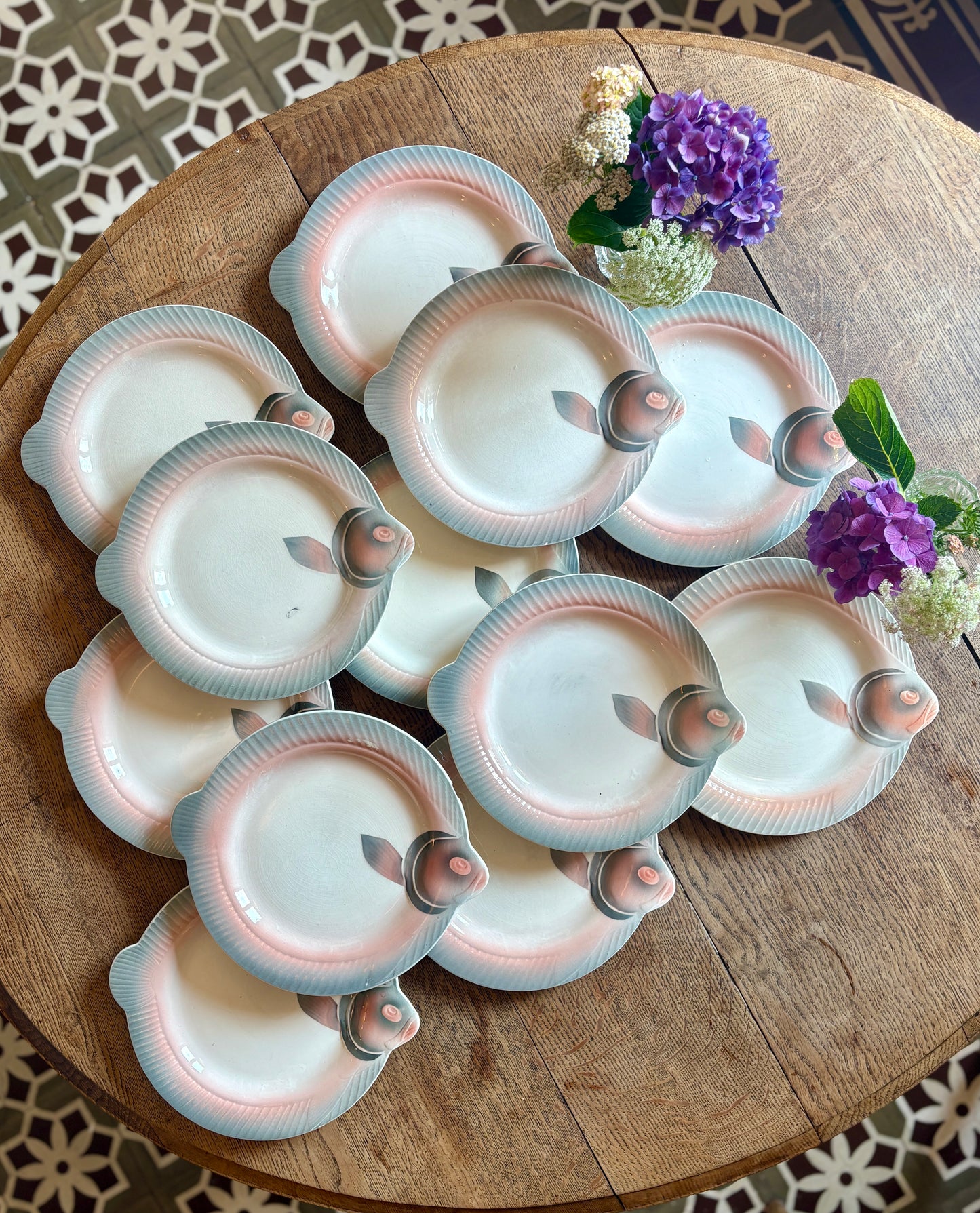 Lot de 12 assiettes vintage en forme de Poissons roses et grises - Digoin